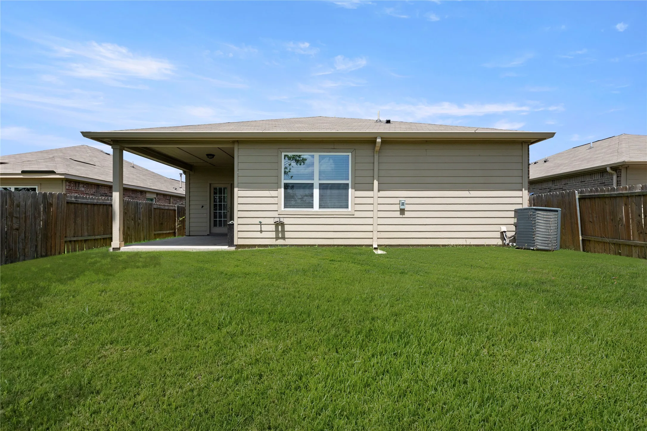 Single Family Residence For Rent in Kaufman County , 3003 Rocking Hills Trail, Forney, Texas 75126, 3 Bedrooms, 2 Bathrooms, 2 Garage spaces, 1,608 Sqft, built in 2016, Price $2,200, mls#21338012, Real Estate Agent in Forney, Homes For Rent in Kaufman county, Homes For Rent in Forney, Realtor in Forney Texas, Real Estate Brokerage Independent Realty Texas, Luminita Cordes Realtor