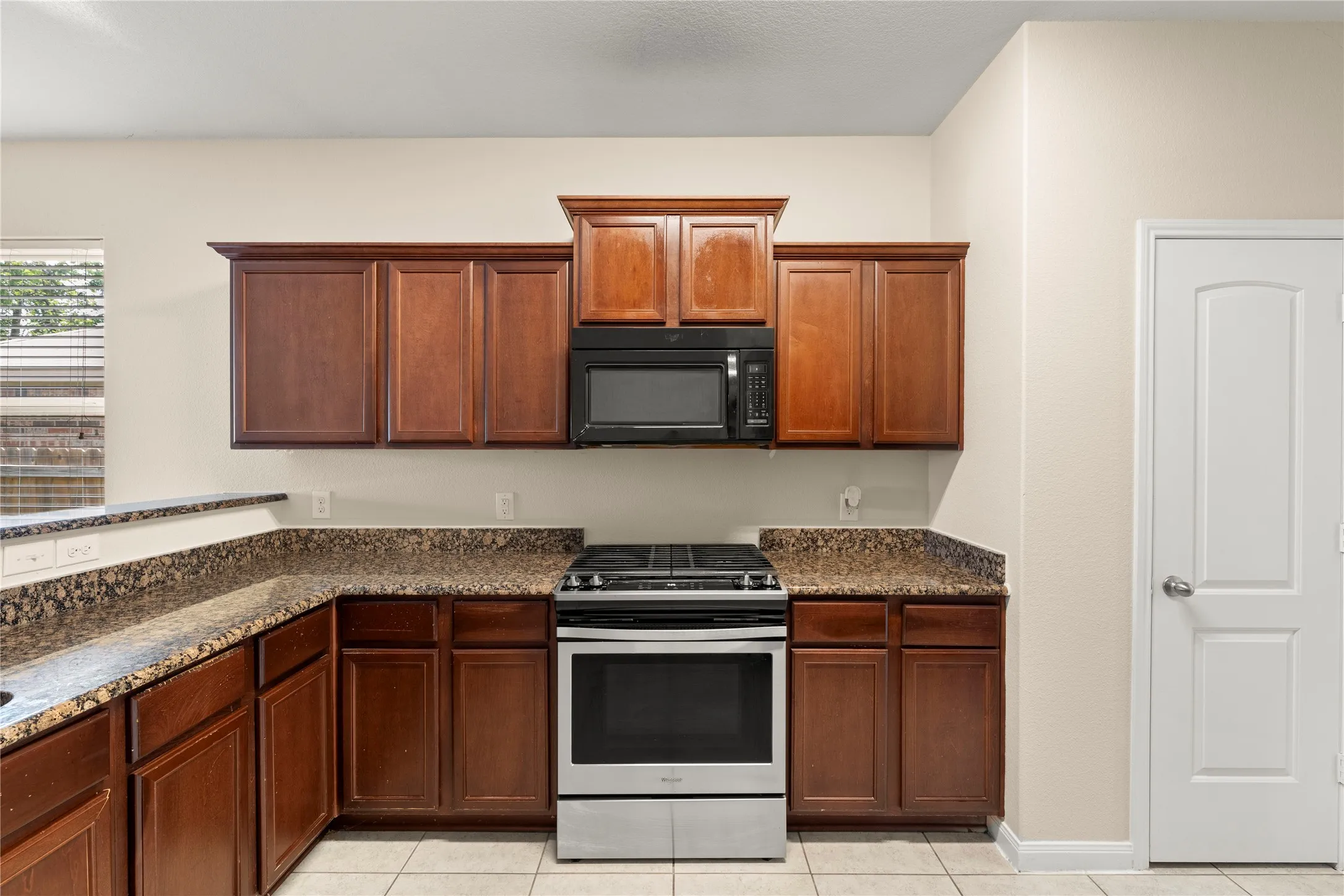Single Family Residence For Rent in Kaufman County , 3003 Rocking Hills Trail, Forney, Texas 75126, 3 Bedrooms, 2 Bathrooms, 2 Garage spaces, 1,608 Sqft, built in 2016, Price $2,200, mls#21338012, Real Estate Agent in Forney, Homes For Rent in Kaufman county, Homes For Rent in Forney, Realtor in Forney Texas, Real Estate Brokerage Independent Realty Texas, Luminita Cordes Realtor