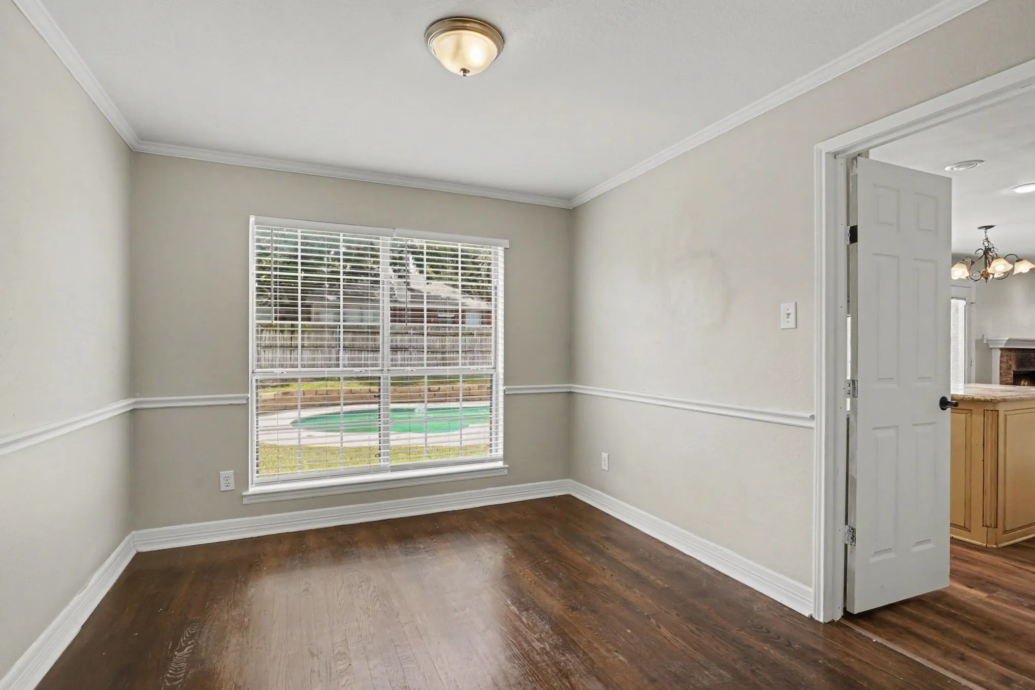 Single Family Residence For Sale in Tarrant County , 5400 Crater Lake Drive, Fort Worth, Texas 76137, 3 Bedroom, 3 Bathroom, 2 Garage spaces, 2,017 Sqft, built in 1992, mls#21336892, Real Estate Agent in Fort Worth, Homes For Sale in Tarrant county, Homes For Sale in Fort Worth, Realtor in Fort Worth Texas, Real Estate Brokerage Independent Realty Texas, Luminita Cordes Realtor