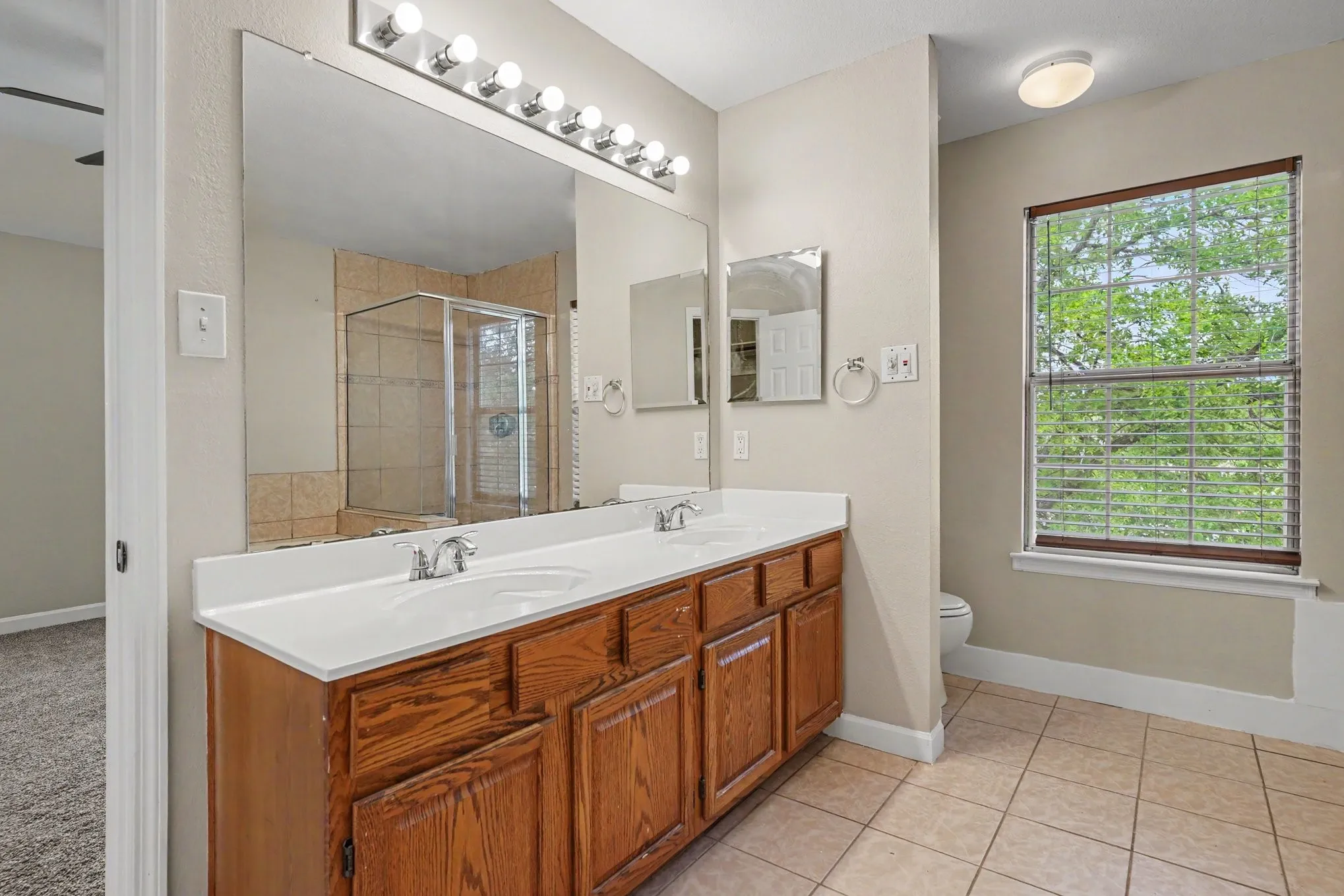 Single Family Residence For Sale in Tarrant County , 5400 Crater Lake Drive, Fort Worth, Texas 76137, 3 Bedroom, 3 Bathroom, 2 Garage spaces, 2,017 Sqft, built in 1992, mls#21336892, Real Estate Agent in Fort Worth, Homes For Sale in Tarrant county, Homes For Sale in Fort Worth, Realtor in Fort Worth Texas, Real Estate Brokerage Independent Realty Texas, Luminita Cordes Realtor