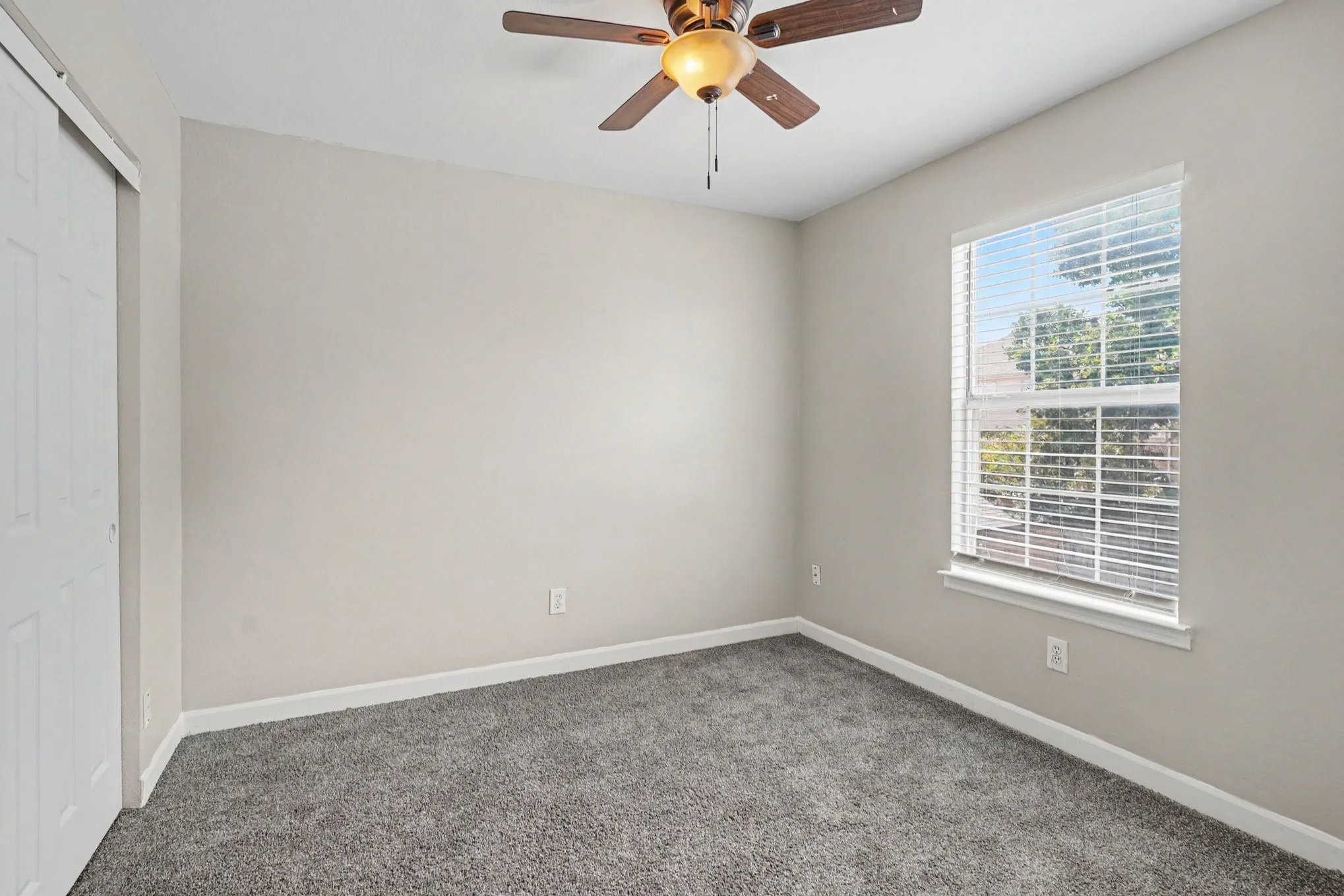 Single Family Residence For Sale in Tarrant County , 5400 Crater Lake Drive, Fort Worth, Texas 76137, 3 Bedroom, 3 Bathroom, 2 Garage spaces, 2,017 Sqft, built in 1992, mls#21336892, Real Estate Agent in Fort Worth, Homes For Sale in Tarrant county, Homes For Sale in Fort Worth, Realtor in Fort Worth Texas, Real Estate Brokerage Independent Realty Texas, Luminita Cordes Realtor