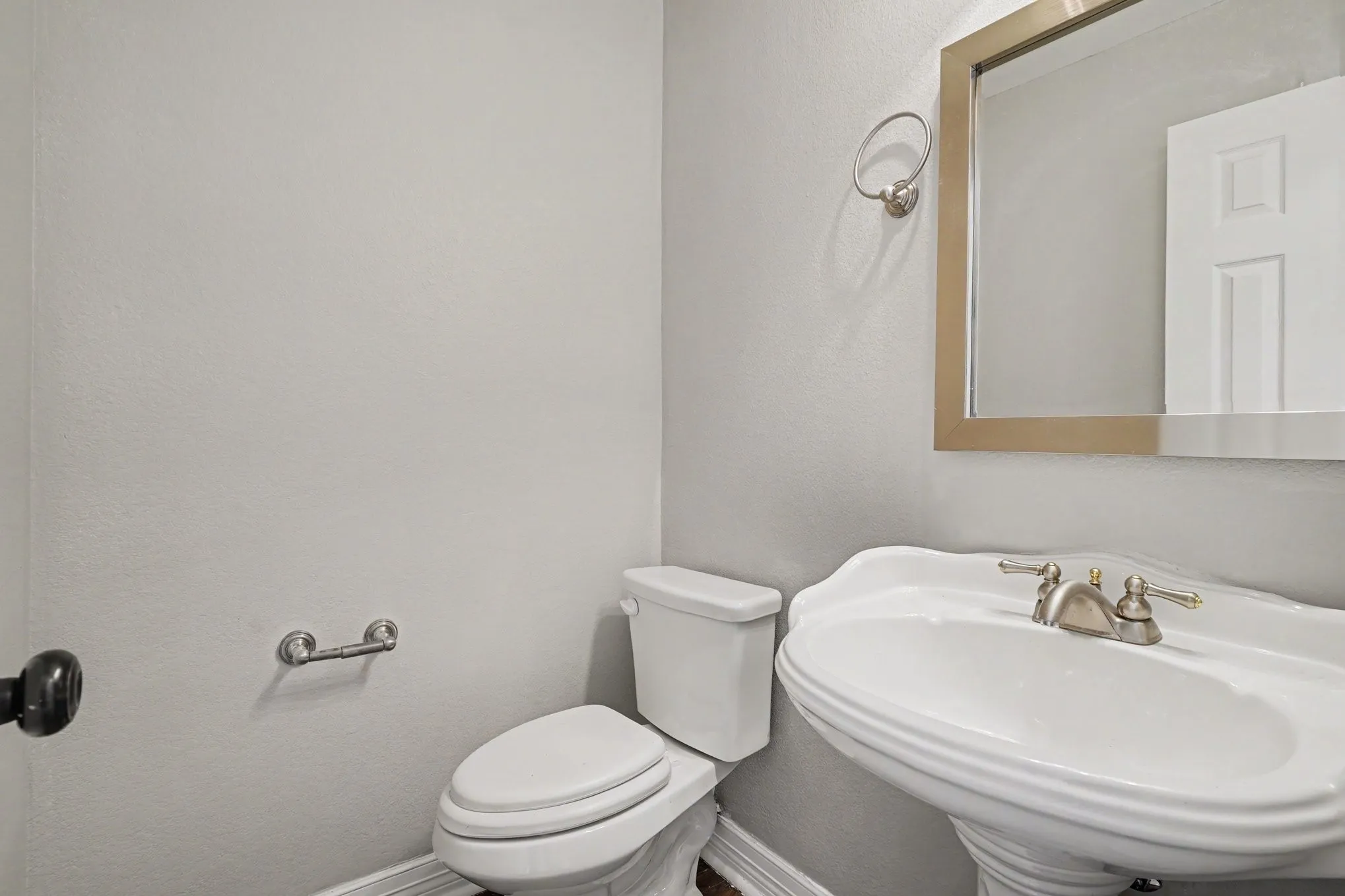 Single Family Residence For Sale in Tarrant County , 5400 Crater Lake Drive, Fort Worth, Texas 76137, 3 Bedroom, 3 Bathroom, 2 Garage spaces, 2,017 Sqft, built in 1992, mls#21336892, Real Estate Agent in Fort Worth, Homes For Sale in Tarrant county, Homes For Sale in Fort Worth, Realtor in Fort Worth Texas, Real Estate Brokerage Independent Realty Texas, Luminita Cordes Realtor