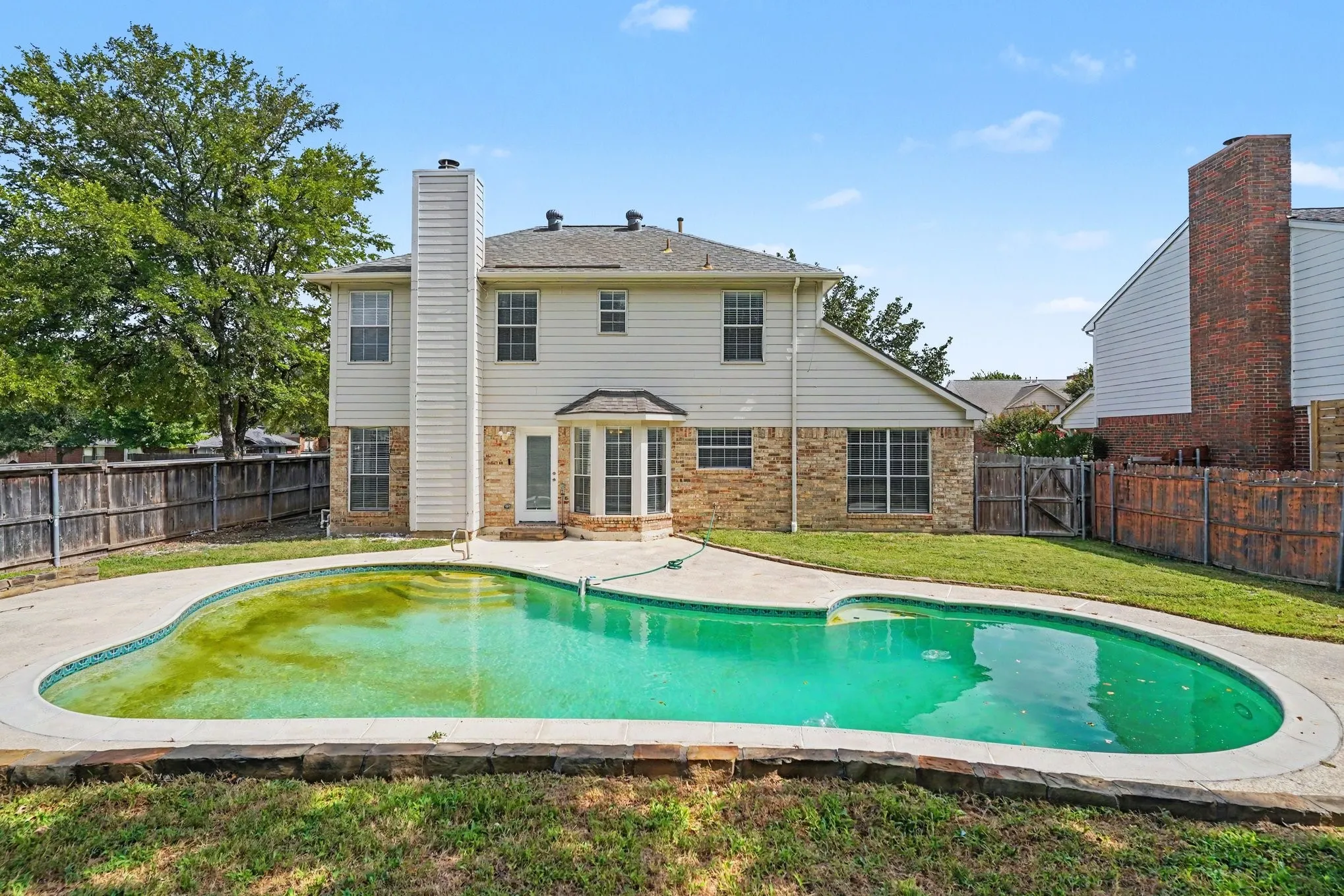 Single Family Residence For Sale in Tarrant County , 5400 Crater Lake Drive, Fort Worth, Texas 76137, 3 Bedroom, 3 Bathroom, 2 Garage spaces, 2,017 Sqft, built in 1992, mls#21336892, Real Estate Agent in Fort Worth, Homes For Sale in Tarrant county, Homes For Sale in Fort Worth, Realtor in Fort Worth Texas, Real Estate Brokerage Independent Realty Texas, Luminita Cordes Realtor