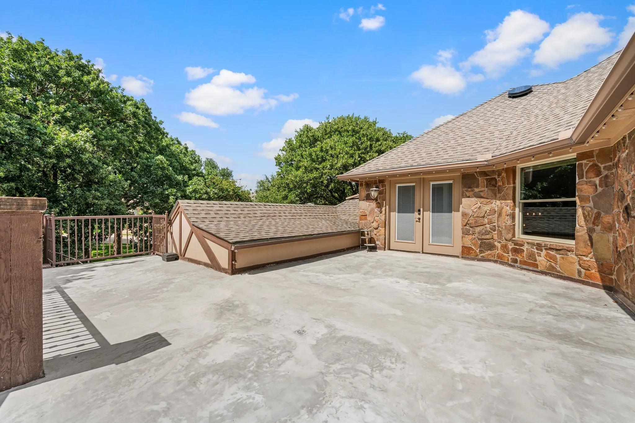 Single Family Residence For Sale in Denton County , 2003 Reserve Court, Flower Mound, Texas 75028, 5 Bedrooms, 6 Bathrooms, 4 Garage spaces, 4,903 Sqft, built in 1998, Price $1,499,000, mls#21337264, Real Estate Agent in Flower Mound, Homes For Sale in Denton county, Homes For Sale in Flower Mound, Realtor in Flower Mound Texas, Real Estate Brokerage Independent Realty Texas, Luminita Cordes Realtor