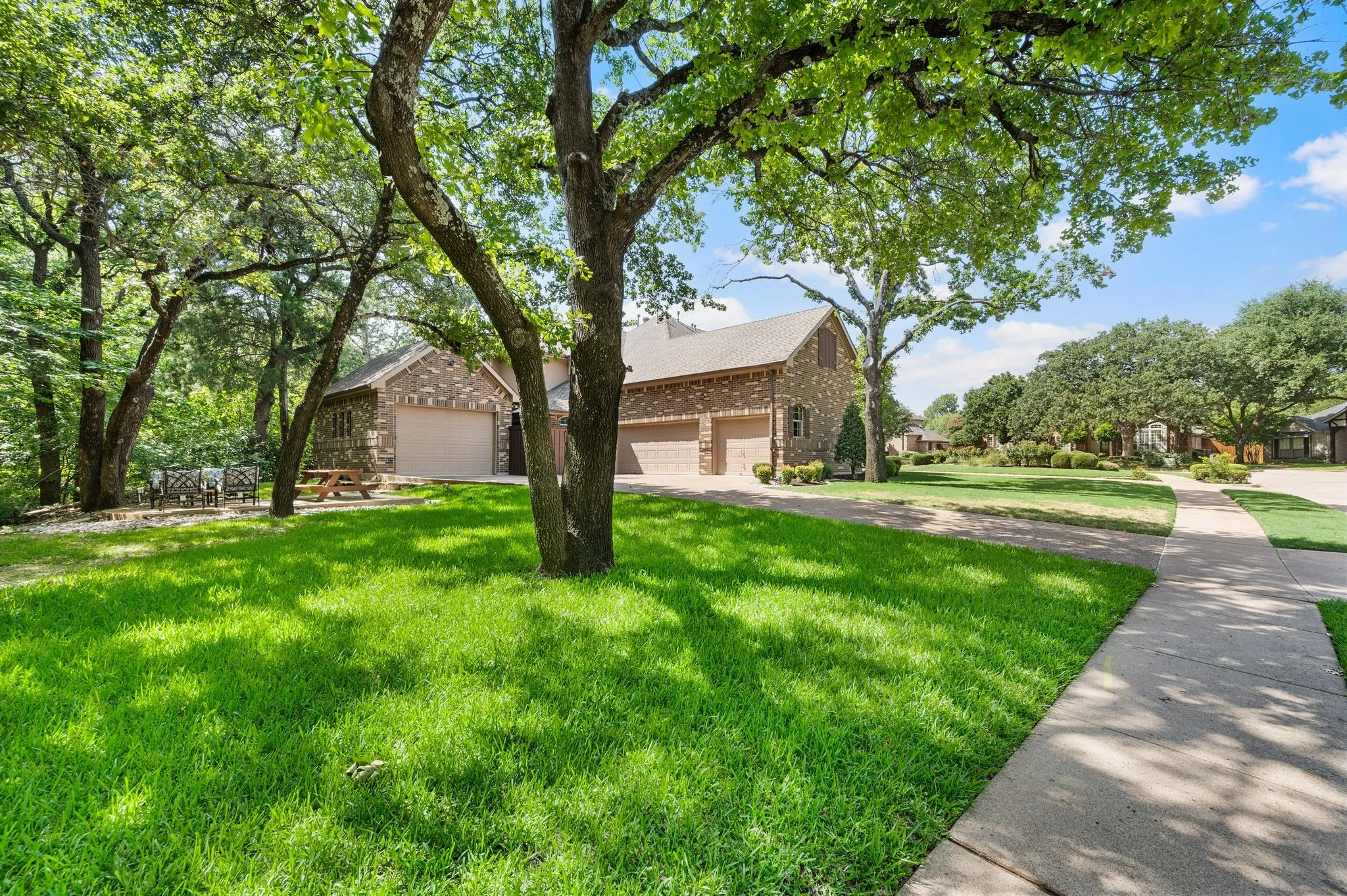 Single Family Residence For Sale in Denton County , 2003 Reserve Court, Flower Mound, Texas 75028, 5 Bedrooms, 6 Bathrooms, 4 Garage spaces, 4,903 Sqft, built in 1998, Price $1,499,000, mls#21337264, Real Estate Agent in Flower Mound, Homes For Sale in Denton county, Homes For Sale in Flower Mound, Realtor in Flower Mound Texas, Real Estate Brokerage Independent Realty Texas, Luminita Cordes Realtor