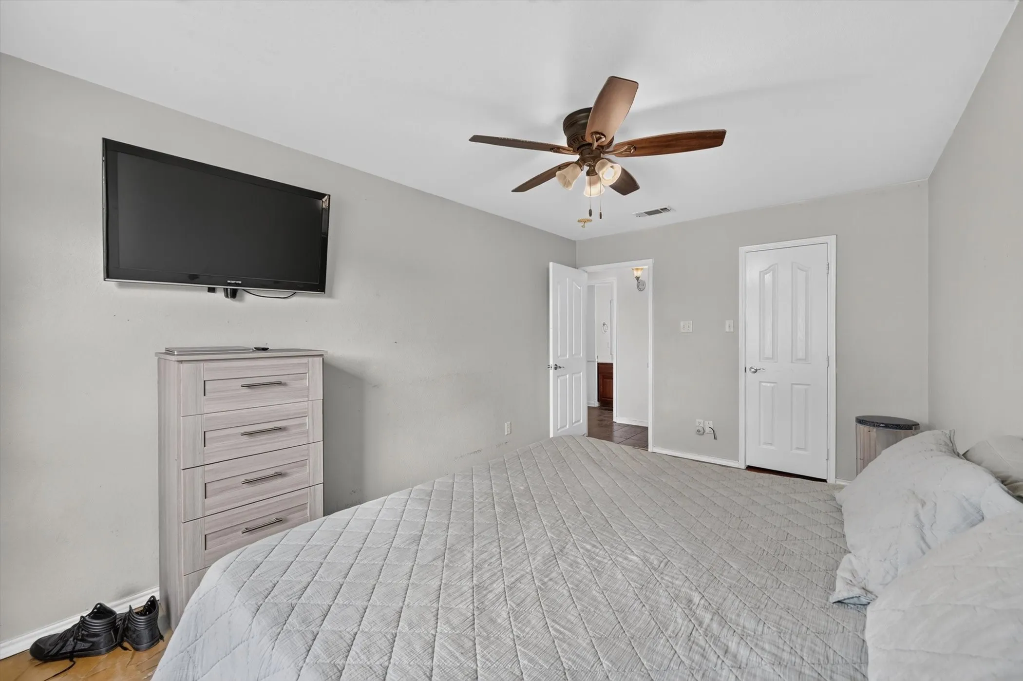 Single Family Residence For Sale in Kaufman County , 11112 Prairie Lakes Lane, Forney, Texas 75126, 4 Bedroom, 2 Bathroom, 2 Garage spaces, 2,164 Sqft, built in 2002, mls#21338018, Real Estate Agent in Forney, Homes For Sale in Kaufman county, Homes For Sale in Forney, Realtor in Forney Texas, Real Estate Brokerage Independent Realty Texas, Luminita Cordes Realtor