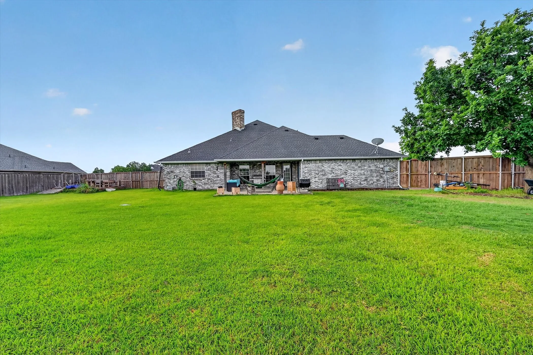 Single Family Residence For Sale in Kaufman County , 11112 Prairie Lakes Lane, Forney, Texas 75126, 4 Bedroom, 2 Bathroom, 2 Garage spaces, 2,164 Sqft, built in 2002, mls#21338018, Real Estate Agent in Forney, Homes For Sale in Kaufman county, Homes For Sale in Forney, Realtor in Forney Texas, Real Estate Brokerage Independent Realty Texas, Luminita Cordes Realtor