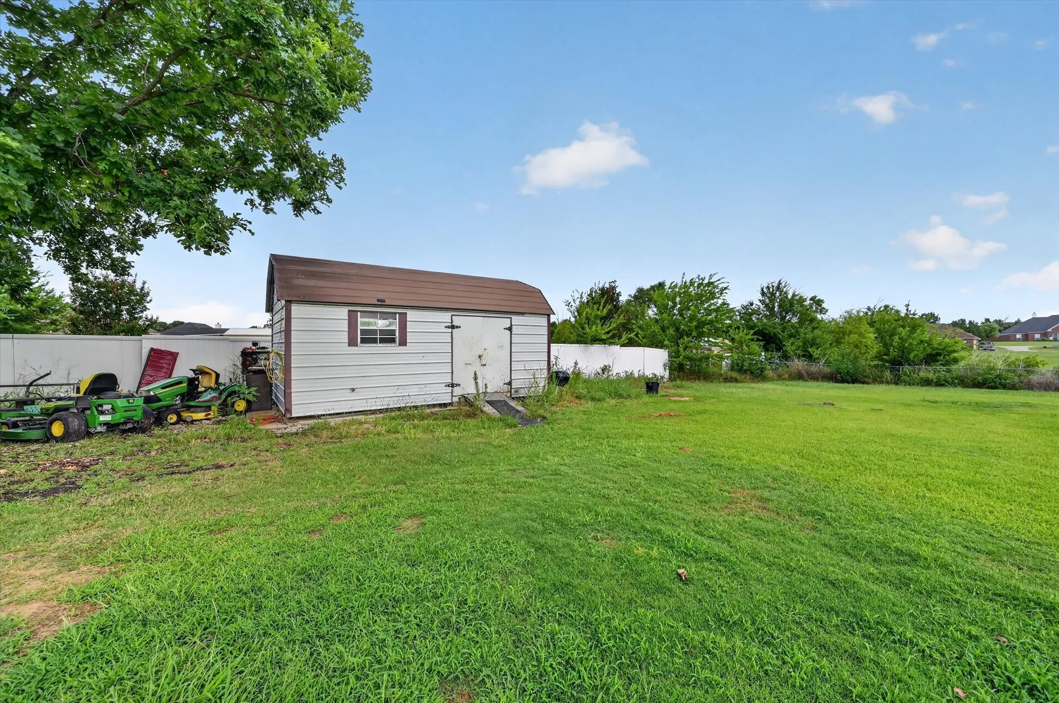 Single Family Residence For Sale in Kaufman County , 11112 Prairie Lakes Lane, Forney, Texas 75126, 4 Bedroom, 2 Bathroom, 2 Garage spaces, 2,164 Sqft, built in 2002, mls#21338018, Real Estate Agent in Forney, Homes For Sale in Kaufman county, Homes For Sale in Forney, Realtor in Forney Texas, Real Estate Brokerage Independent Realty Texas, Luminita Cordes Realtor