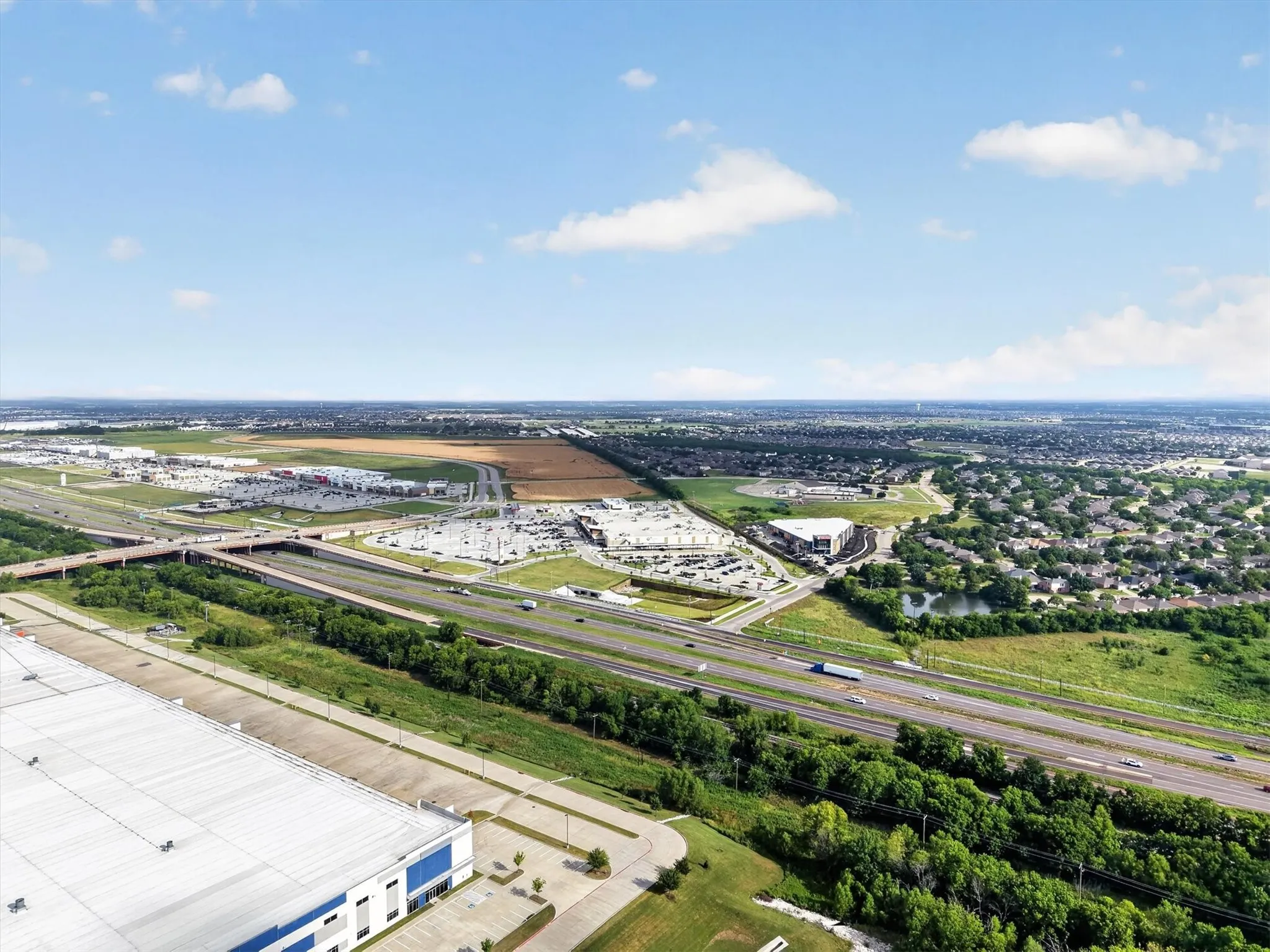 HEB within 2 miles of the property and very close to highway 80!