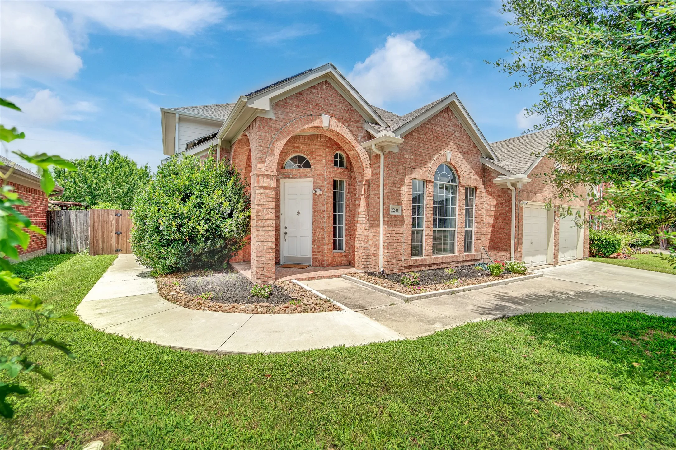 Single Family Residence For Sale in Tarrant County , 2241 Merritt Way, Arlington, Texas 76018, 4 Bedroom, 3 Bathroom, 2 Garage spaces, 2,814 Sqft, built in 1997, Price $416,000, mls#21335041, Real Estate Agent in Arlington, Homes For Sale in Tarrant county, Homes For Sale in Arlington, Realtor in Arlington Texas, Real Estate Brokerage Independent Realty Texas, Luminita Cordes Realtor