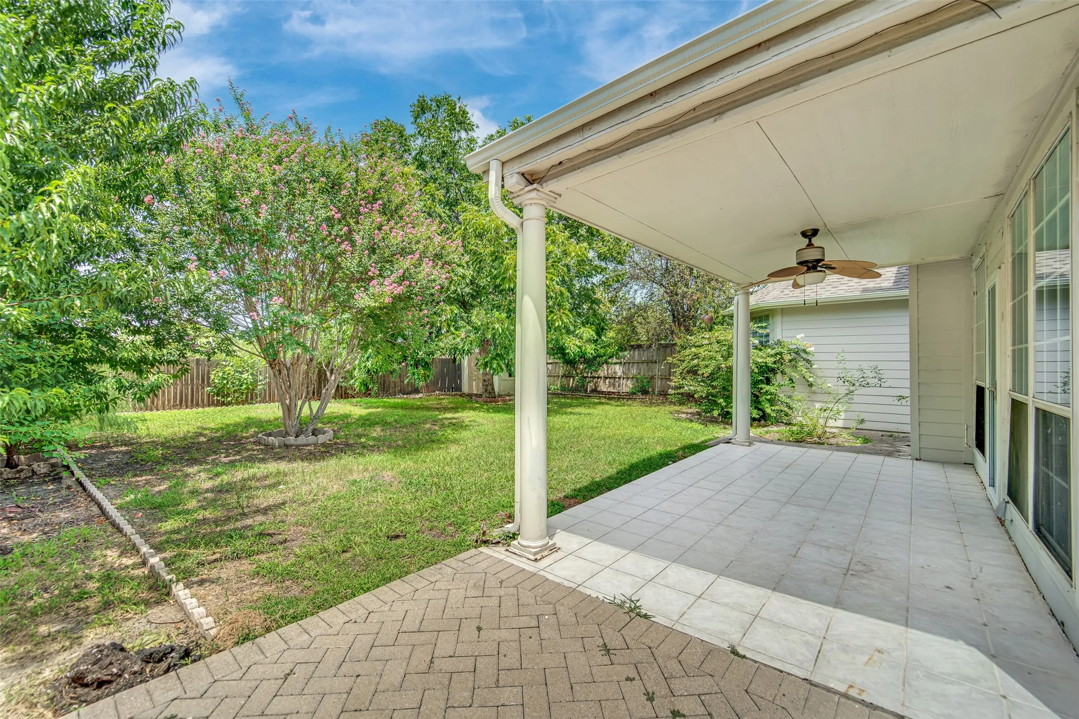Single Family Residence For Sale in Tarrant County , 2241 Merritt Way, Arlington, Texas 76018, 4 Bedroom, 3 Bathroom, 2 Garage spaces, 2,814 Sqft, built in 1997, Price $416,000, mls#21335041, Real Estate Agent in Arlington, Homes For Sale in Tarrant county, Homes For Sale in Arlington, Realtor in Arlington Texas, Real Estate Brokerage Independent Realty Texas, Luminita Cordes Realtor