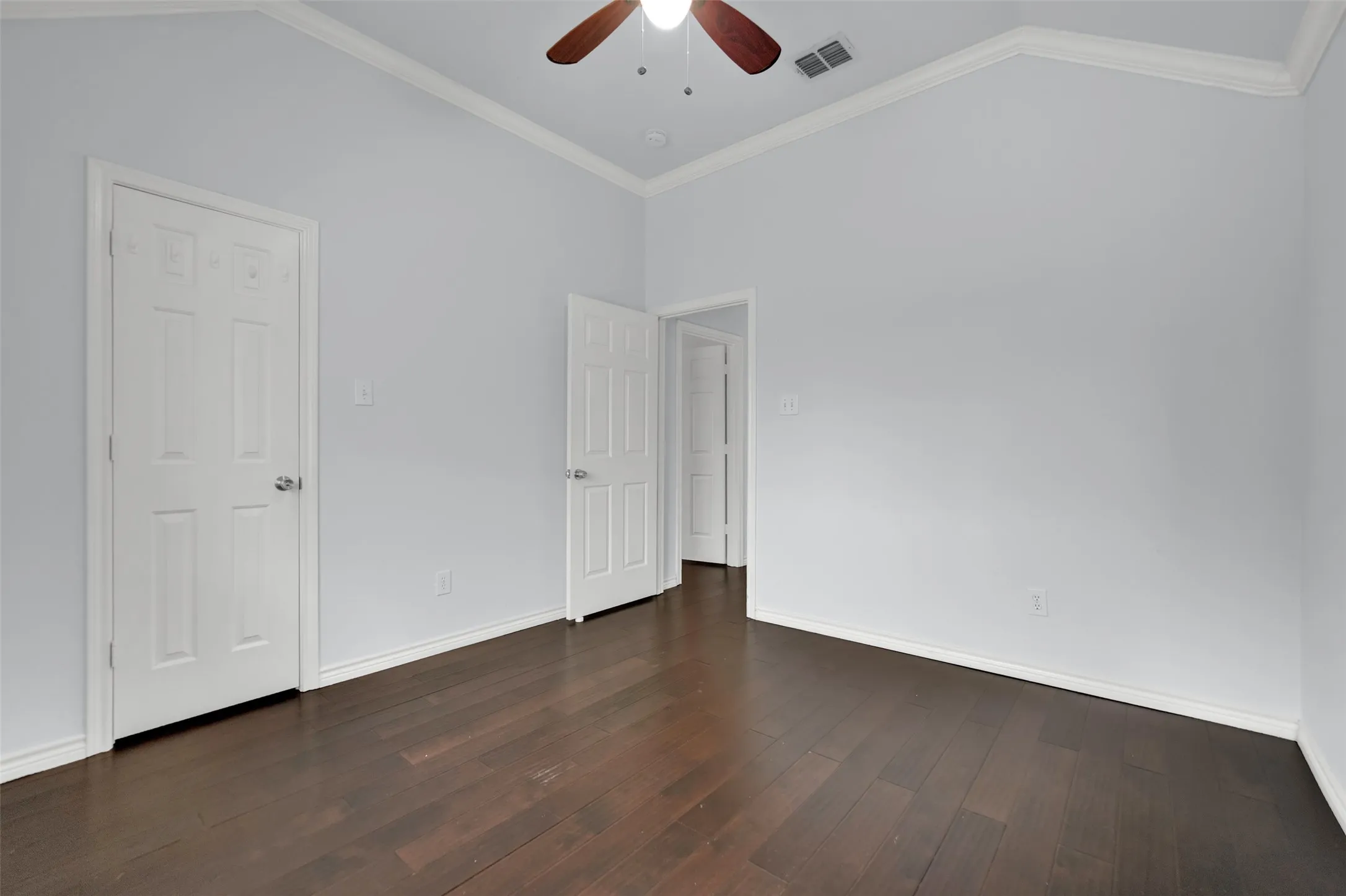 Single Family Residence For Sale in Tarrant County , 2241 Merritt Way, Arlington, Texas 76018, 4 Bedroom, 3 Bathroom, 2 Garage spaces, 2,814 Sqft, built in 1997, Price $416,000, mls#21335041, Real Estate Agent in Arlington, Homes For Sale in Tarrant county, Homes For Sale in Arlington, Realtor in Arlington Texas, Real Estate Brokerage Independent Realty Texas, Luminita Cordes Realtor