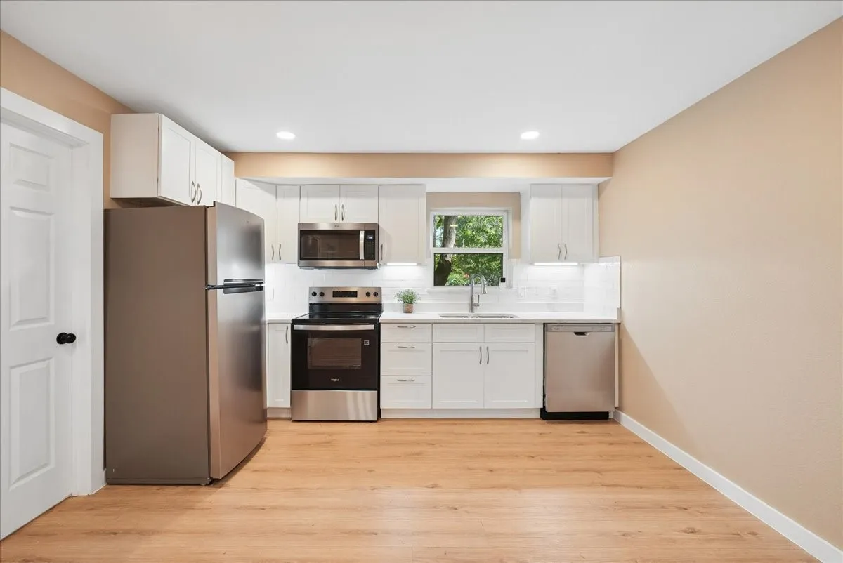 Single Family Residence For Sale in Ellis County , 116 Opal Street, Waxahachie, Texas 75165, 3 Bedroom, 2 Bathroom, Garage spaces, 1,025 Sqft, built in 1965, mls#21338030, Real Estate Agent in Waxahachie, Homes For Sale in Ellis county, Homes For Sale in Waxahachie, Realtor in Waxahachie Texas, Real Estate Brokerage Independent Realty Texas, Luminita Cordes Realtor