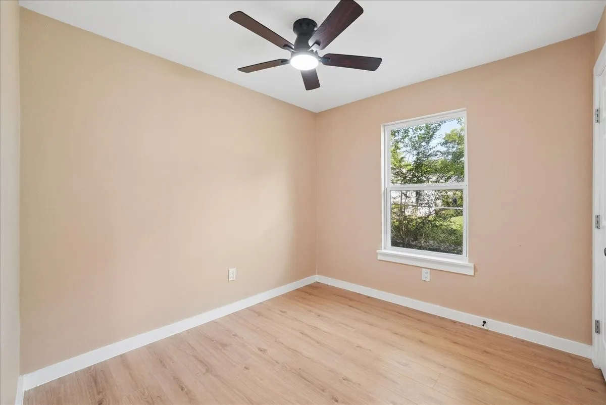Single Family Residence For Sale in Ellis County , 116 Opal Street, Waxahachie, Texas 75165, 3 Bedroom, 2 Bathroom, Garage spaces, 1,025 Sqft, built in 1965, mls#21338030, Real Estate Agent in Waxahachie, Homes For Sale in Ellis county, Homes For Sale in Waxahachie, Realtor in Waxahachie Texas, Real Estate Brokerage Independent Realty Texas, Luminita Cordes Realtor