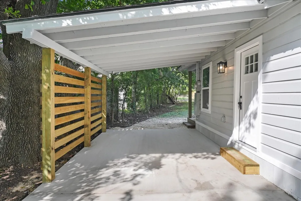 Single Family Residence For Sale in Ellis County , 116 Opal Street, Waxahachie, Texas 75165, 3 Bedroom, 2 Bathroom, Garage spaces, 1,025 Sqft, built in 1965, mls#21338030, Real Estate Agent in Waxahachie, Homes For Sale in Ellis county, Homes For Sale in Waxahachie, Realtor in Waxahachie Texas, Real Estate Brokerage Independent Realty Texas, Luminita Cordes Realtor