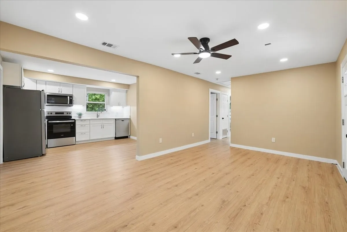 Single Family Residence For Sale in Ellis County , 116 Opal Street, Waxahachie, Texas 75165, 3 Bedroom, 2 Bathroom, Garage spaces, 1,025 Sqft, built in 1965, mls#21338030, Real Estate Agent in Waxahachie, Homes For Sale in Ellis county, Homes For Sale in Waxahachie, Realtor in Waxahachie Texas, Real Estate Brokerage Independent Realty Texas, Luminita Cordes Realtor