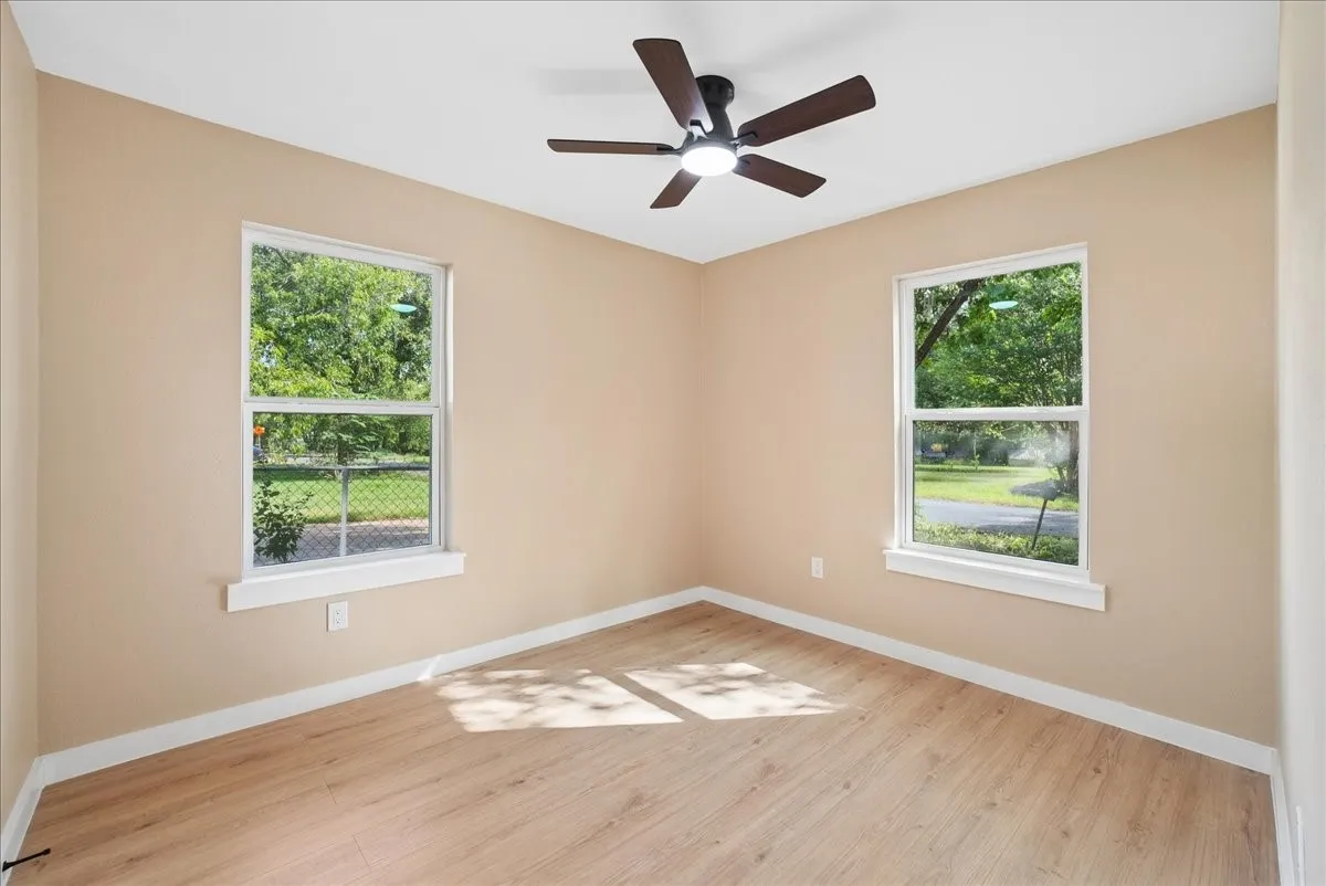 Single Family Residence For Sale in Ellis County , 116 Opal Street, Waxahachie, Texas 75165, 3 Bedroom, 2 Bathroom, Garage spaces, 1,025 Sqft, built in 1965, mls#21338030, Real Estate Agent in Waxahachie, Homes For Sale in Ellis county, Homes For Sale in Waxahachie, Realtor in Waxahachie Texas, Real Estate Brokerage Independent Realty Texas, Luminita Cordes Realtor