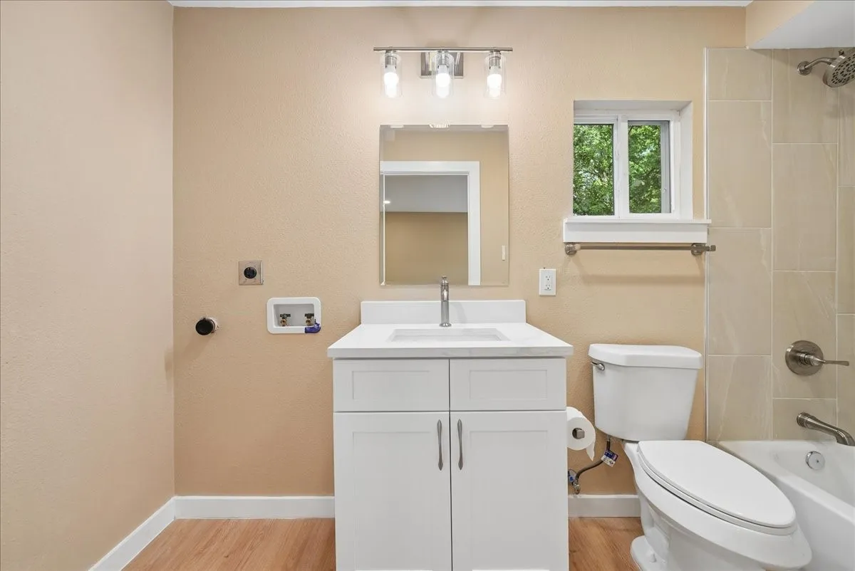 Single Family Residence For Sale in Ellis County , 116 Opal Street, Waxahachie, Texas 75165, 3 Bedroom, 2 Bathroom, Garage spaces, 1,025 Sqft, built in 1965, mls#21338030, Real Estate Agent in Waxahachie, Homes For Sale in Ellis county, Homes For Sale in Waxahachie, Realtor in Waxahachie Texas, Real Estate Brokerage Independent Realty Texas, Luminita Cordes Realtor