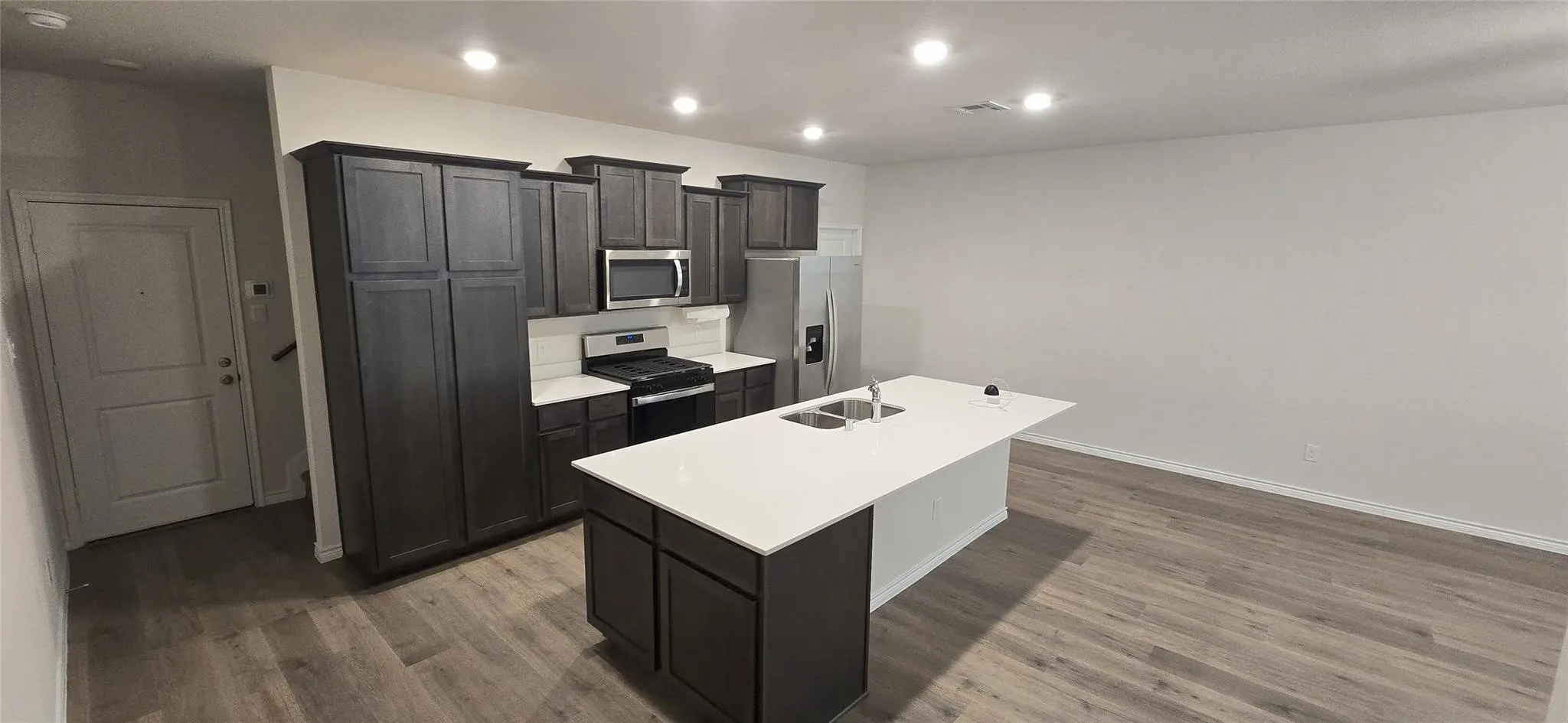 Townhouse For Rent in Dallas County , 2236 Lasso Court, Mesquite, Texas 75149, 3 Bedroom, 3 Bathroom, 2 Garage spaces, 1,760 Sqft, built in 2022, Price $2,600, mls#21338041, Real Estate Agent in Mesquite, Homes For Rent in Dallas county, Homes For Rent in Mesquite, Realtor in Mesquite Texas, Real Estate Brokerage Independent Realty Texas, Luminita Cordes Realtor