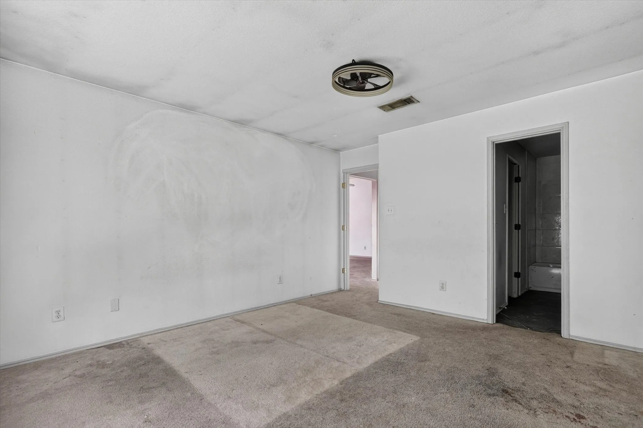 Single Family Residence For Sale in Dallas County , 1414 Aviary Drive, De Soto, Texas 75115, 3 Bedroom, 2 Bathroom, 2 Garage spaces, 1,308 Sqft, built in 1998, mls#21334880, Real Estate Agent in De Soto, Homes For Sale in Dallas county, Homes For Sale in De Soto, Realtor in De Soto Texas, Real Estate Brokerage Independent Realty Texas, Luminita Cordes Realtor