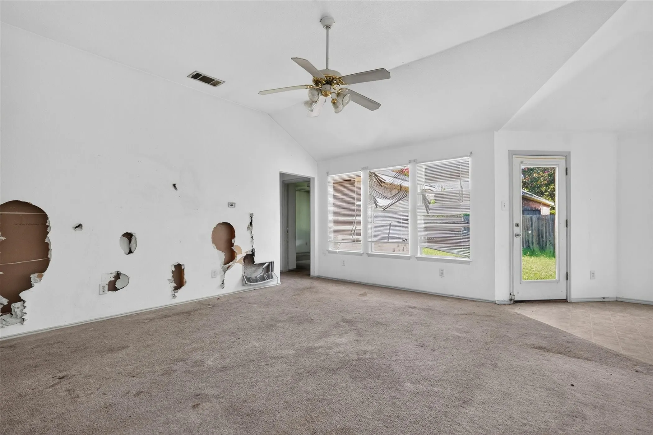Single Family Residence For Sale in Dallas County , 1414 Aviary Drive, De Soto, Texas 75115, 3 Bedroom, 2 Bathroom, 2 Garage spaces, 1,308 Sqft, built in 1998, mls#21334880, Real Estate Agent in De Soto, Homes For Sale in Dallas county, Homes For Sale in De Soto, Realtor in De Soto Texas, Real Estate Brokerage Independent Realty Texas, Luminita Cordes Realtor