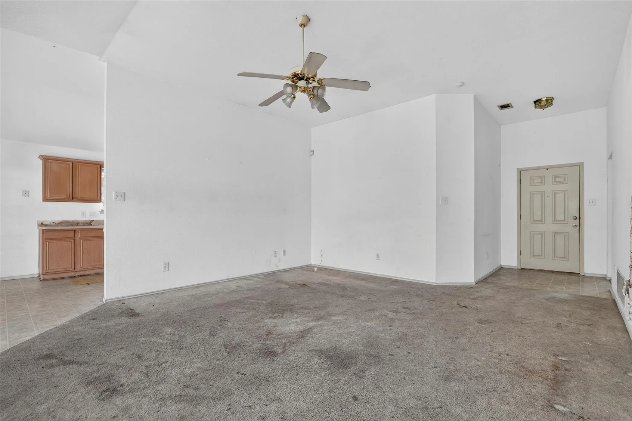Single Family Residence For Sale in Dallas County , 1414 Aviary Drive, De Soto, Texas 75115, 3 Bedroom, 2 Bathroom, 2 Garage spaces, 1,308 Sqft, built in 1998, mls#21334880, Real Estate Agent in De Soto, Homes For Sale in Dallas county, Homes For Sale in De Soto, Realtor in De Soto Texas, Real Estate Brokerage Independent Realty Texas, Luminita Cordes Realtor