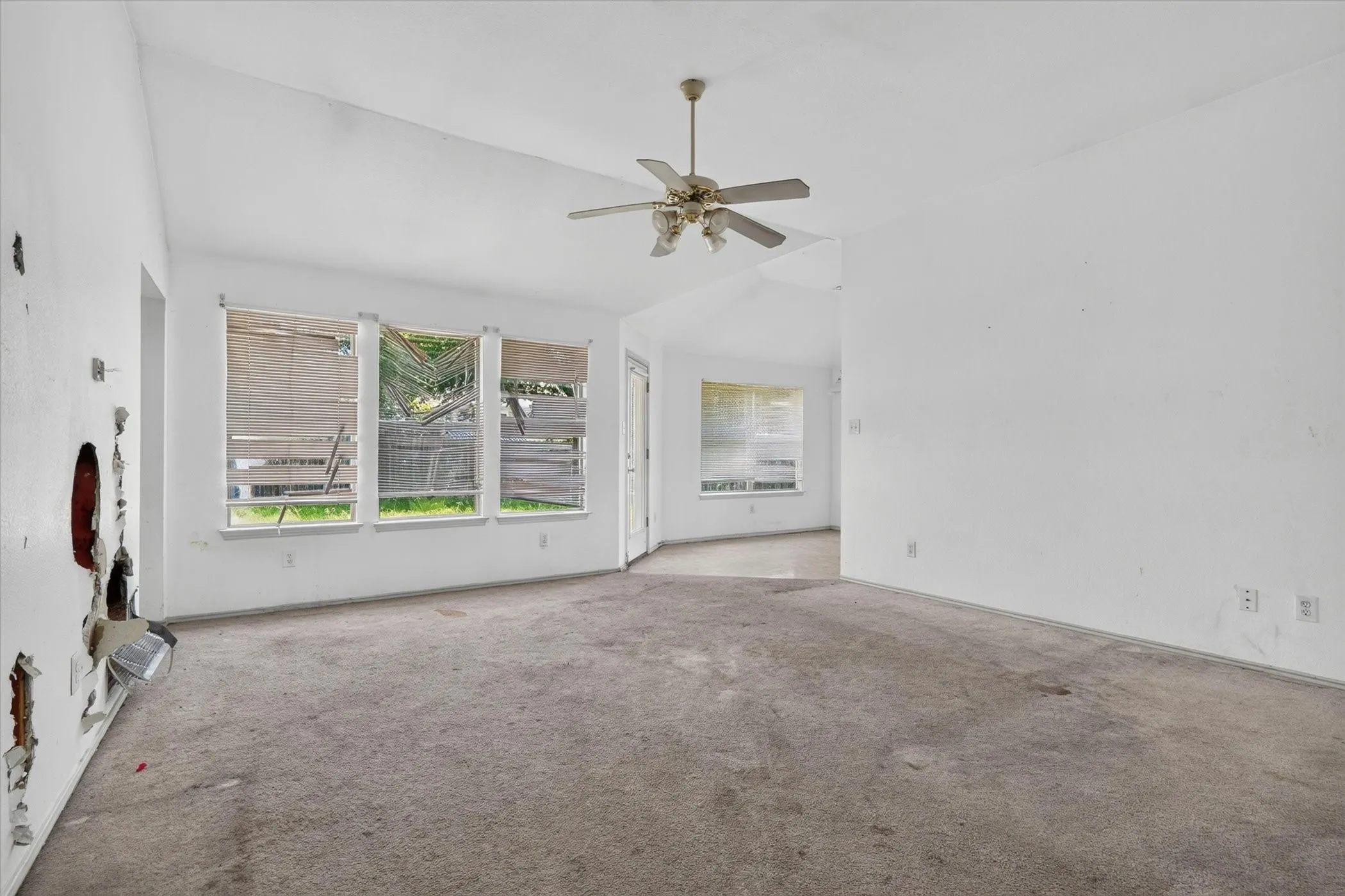 Single Family Residence For Sale in Dallas County , 1414 Aviary Drive, De Soto, Texas 75115, 3 Bedroom, 2 Bathroom, 2 Garage spaces, 1,308 Sqft, built in 1998, mls#21334880, Real Estate Agent in De Soto, Homes For Sale in Dallas county, Homes For Sale in De Soto, Realtor in De Soto Texas, Real Estate Brokerage Independent Realty Texas, Luminita Cordes Realtor
