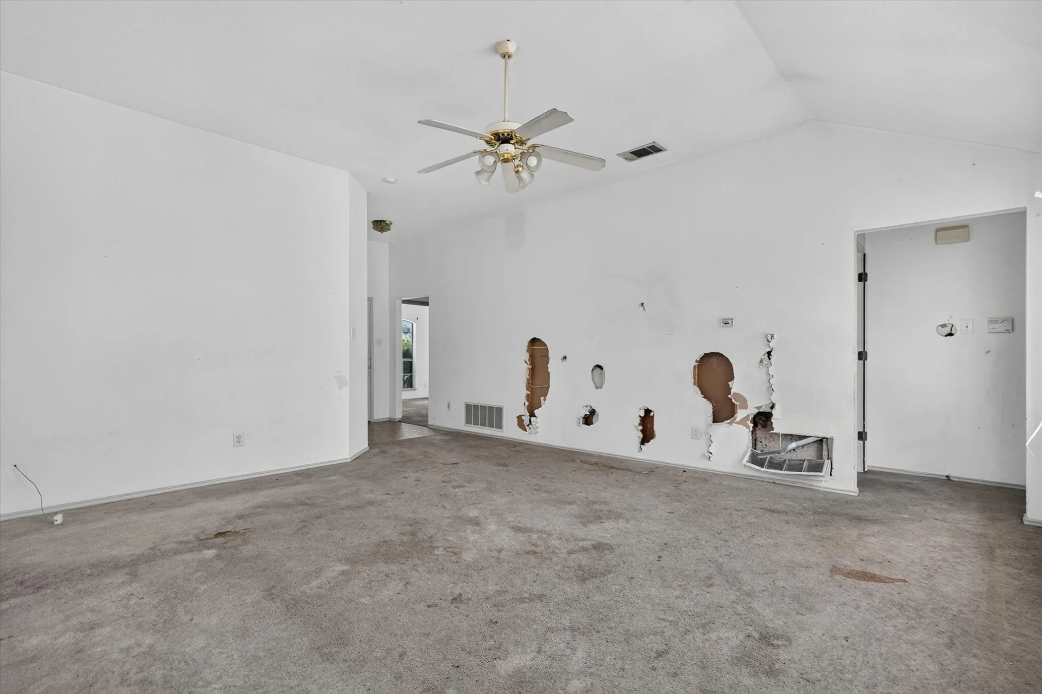 Single Family Residence For Sale in Dallas County , 1414 Aviary Drive, De Soto, Texas 75115, 3 Bedroom, 2 Bathroom, 2 Garage spaces, 1,308 Sqft, built in 1998, mls#21334880, Real Estate Agent in De Soto, Homes For Sale in Dallas county, Homes For Sale in De Soto, Realtor in De Soto Texas, Real Estate Brokerage Independent Realty Texas, Luminita Cordes Realtor