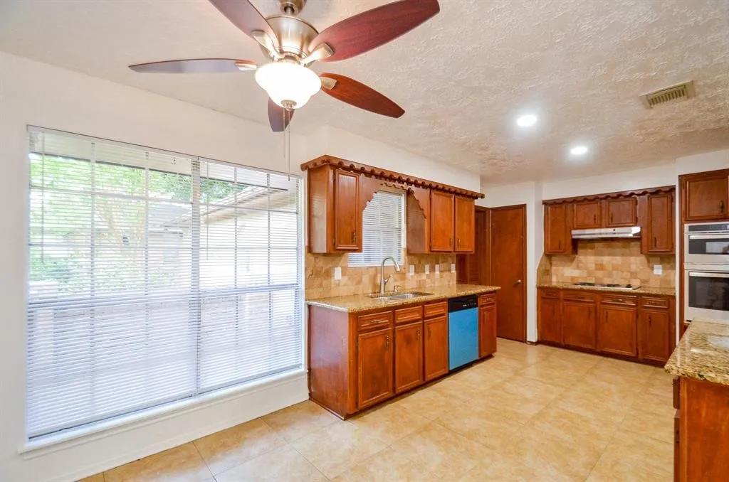 Single Family Residence For Rent in Harris County , 4802 Lost Oak Drive, Spring, Texas 77388, 4 Bedroom, 3 Bathroom, 2 Garage spaces, 1,759 Sqft, built in 1976, mls#21335017, Real Estate Agent in Spring, Homes For Rent in Harris county, Homes For Rent in Spring, Realtor in Spring Texas, Real Estate Brokerage Independent Realty Texas, Luminita Cordes Realtor
