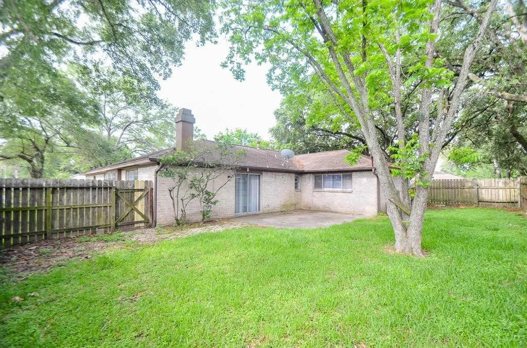 Single Family Residence For Rent in Harris County , 4802 Lost Oak Drive, Spring, Texas 77388, 4 Bedroom, 3 Bathroom, 2 Garage spaces, 1,759 Sqft, built in 1976, mls#21335017, Real Estate Agent in Spring, Homes For Rent in Harris county, Homes For Rent in Spring, Realtor in Spring Texas, Real Estate Brokerage Independent Realty Texas, Luminita Cordes Realtor