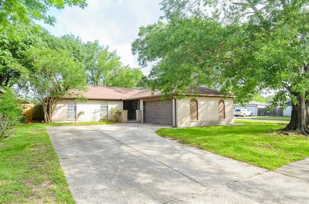 Single Family Residence For Rent in Harris County , 4802 Lost Oak Drive, Spring, Texas 77388, 4 Bedroom, 3 Bathroom, 2 Garage spaces, 1,759 Sqft, built in 1976, mls#21335017, Real Estate Agent in Spring, Homes For Rent in Harris county, Homes For Rent in Spring, Realtor in Spring Texas, Real Estate Brokerage Independent Realty Texas, Luminita Cordes Realtor