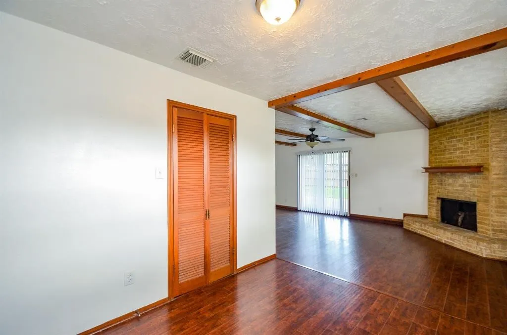 Single Family Residence For Rent in Harris County , 4802 Lost Oak Drive, Spring, Texas 77388, 4 Bedroom, 3 Bathroom, 2 Garage spaces, 1,759 Sqft, built in 1976, mls#21335017, Real Estate Agent in Spring, Homes For Rent in Harris county, Homes For Rent in Spring, Realtor in Spring Texas, Real Estate Brokerage Independent Realty Texas, Luminita Cordes Realtor