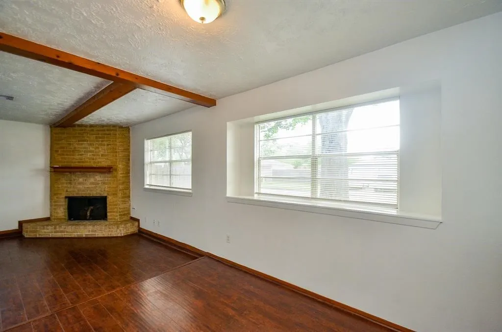 Single Family Residence For Rent in Harris County , 4802 Lost Oak Drive, Spring, Texas 77388, 4 Bedroom, 3 Bathroom, 2 Garage spaces, 1,759 Sqft, built in 1976, mls#21335017, Real Estate Agent in Spring, Homes For Rent in Harris county, Homes For Rent in Spring, Realtor in Spring Texas, Real Estate Brokerage Independent Realty Texas, Luminita Cordes Realtor