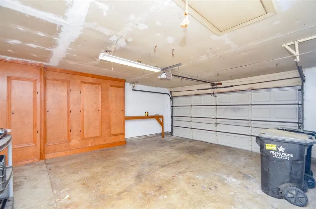 Single Family Residence For Rent in Harris County , 4802 Lost Oak Drive, Spring, Texas 77388, 4 Bedroom, 3 Bathroom, 2 Garage spaces, 1,759 Sqft, built in 1976, mls#21335017, Real Estate Agent in Spring, Homes For Rent in Harris county, Homes For Rent in Spring, Realtor in Spring Texas, Real Estate Brokerage Independent Realty Texas, Luminita Cordes Realtor