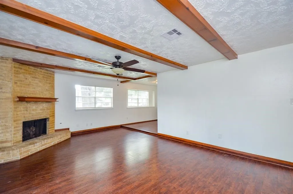 Single Family Residence For Rent in Harris County , 4802 Lost Oak Drive, Spring, Texas 77388, 4 Bedroom, 3 Bathroom, 2 Garage spaces, 1,759 Sqft, built in 1976, mls#21335017, Real Estate Agent in Spring, Homes For Rent in Harris county, Homes For Rent in Spring, Realtor in Spring Texas, Real Estate Brokerage Independent Realty Texas, Luminita Cordes Realtor