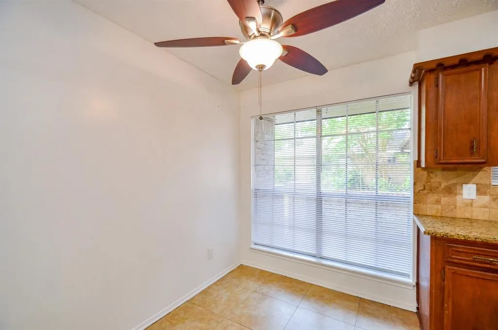 Single Family Residence For Rent in Harris County , 4802 Lost Oak Drive, Spring, Texas 77388, 4 Bedroom, 3 Bathroom, 2 Garage spaces, 1,759 Sqft, built in 1976, mls#21335017, Real Estate Agent in Spring, Homes For Rent in Harris county, Homes For Rent in Spring, Realtor in Spring Texas, Real Estate Brokerage Independent Realty Texas, Luminita Cordes Realtor