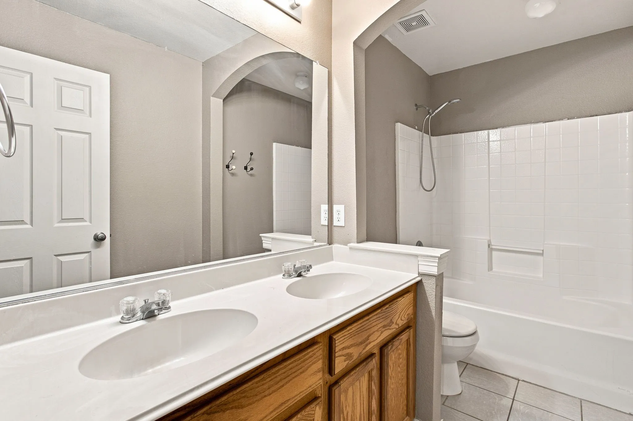 Single Family Residence For Rent in Collin County , 4608 Brighton Drive, Mc Kinney, Texas 75070, 4 Bedrooms, 3 Bathrooms, 2 Garage spaces, 2,698 Sqft, built in 2005, Price $2,600, mls#21338035, Real Estate Agent in Mc Kinney, Homes For Rent in Collin county, Homes For Rent in Mc Kinney, Realtor in Mc Kinney Texas, Real Estate Brokerage Independent Realty Texas, Luminita Cordes Realtor