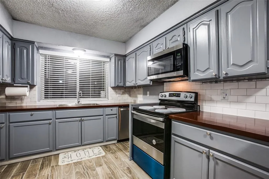 Single Family Residence For Rent in Dallas County , 105 Waits Circle, Garland, Texas 75043, 3 Bedroom, 2 Bathroom, 2 Garage spaces, 1,690 Sqft, built in 1978, mls#21338058, Real Estate Agent in Garland, Homes For Rent in Dallas county, Homes For Rent in Garland, Realtor in Garland Texas, Real Estate Brokerage Independent Realty Texas, Luminita Cordes Realtor