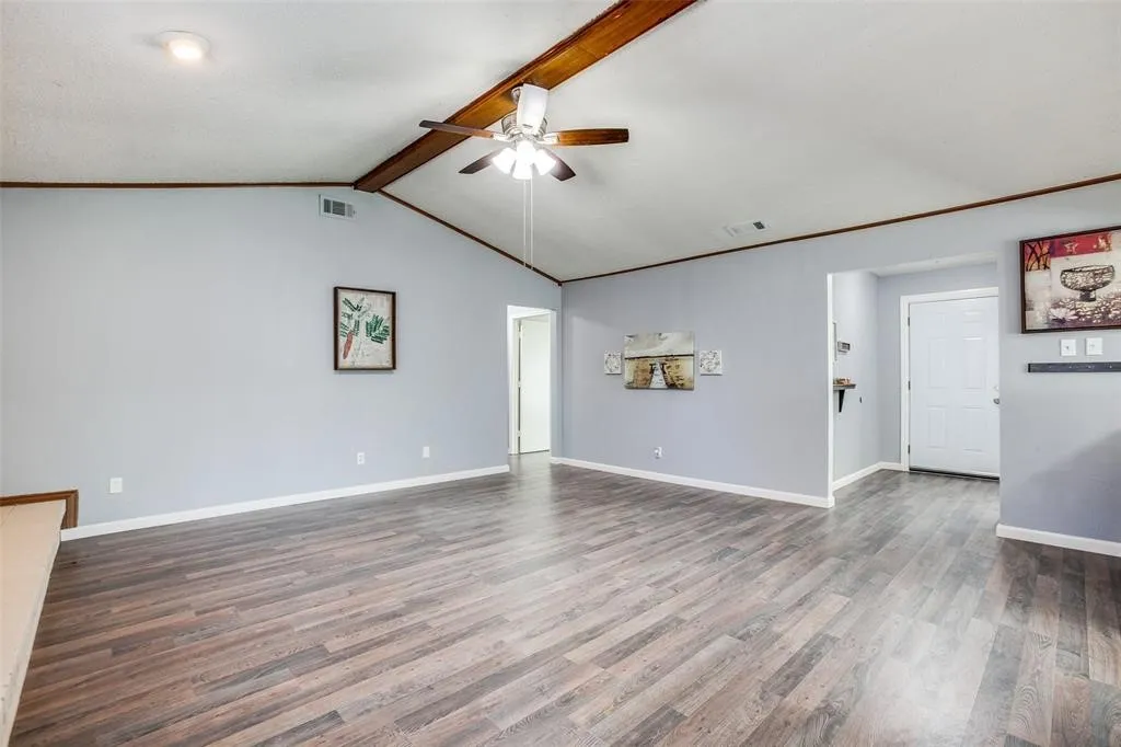 Single Family Residence For Rent in Dallas County , 105 Waits Circle, Garland, Texas 75043, 3 Bedroom, 2 Bathroom, 2 Garage spaces, 1,690 Sqft, built in 1978, mls#21338058, Real Estate Agent in Garland, Homes For Rent in Dallas county, Homes For Rent in Garland, Realtor in Garland Texas, Real Estate Brokerage Independent Realty Texas, Luminita Cordes Realtor