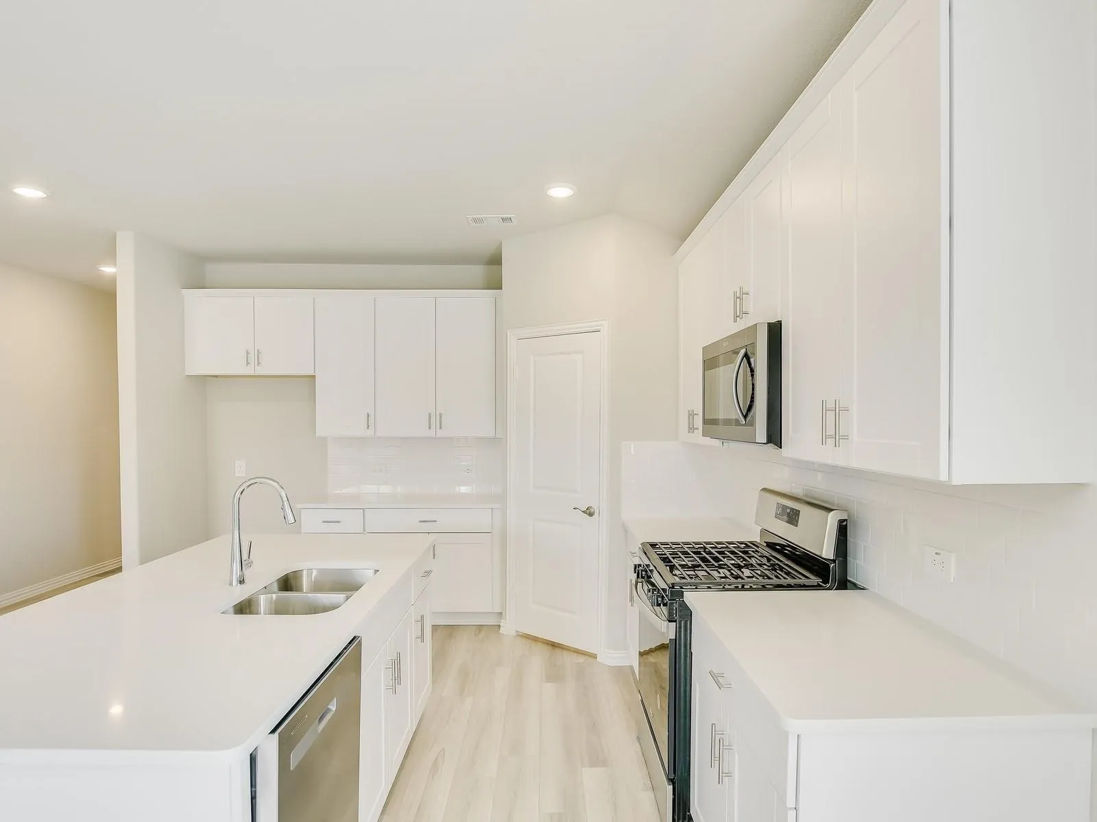 Single Family Residence For Rent in Tarrant County , 2305 Bellatrix Drive, Haslet, Texas 76052, 4 Bedroom, 3 Bathroom, 2 Garage spaces, 2,059 Sqft, built in 2023, mls#21338069, Real Estate Agent in Haslet, Homes For Rent in Tarrant county, Homes For Rent in Haslet, Realtor in Haslet Texas, Real Estate Brokerage Independent Realty Texas, Luminita Cordes Realtor