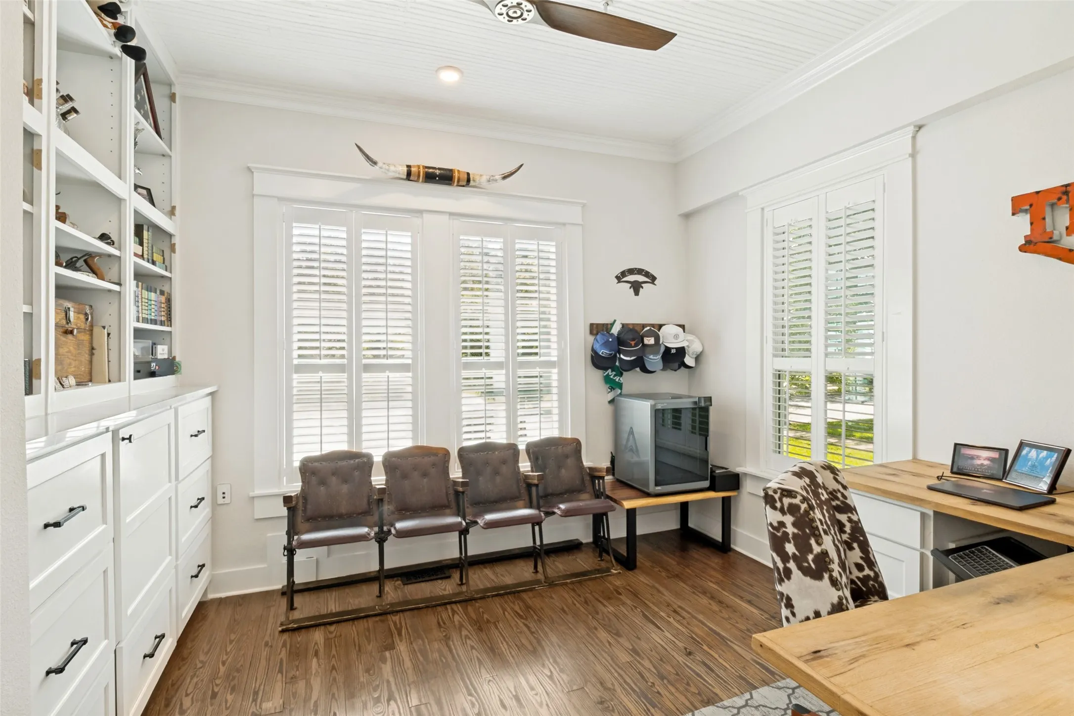 Single Family Residence For Sale in Dallas County , 909 Woodlawn Avenue, Dallas, Texas 75208, 4 Bedroom, 3 Bathroom, Garage spaces, 3,203 Sqft, built in 1925, mls#21336394, Real Estate Agent in Dallas, Homes For Sale in Dallas county, Homes For Sale in Dallas, Realtor in Dallas Texas, Real Estate Brokerage Independent Realty Texas, Luminita Cordes Realtor