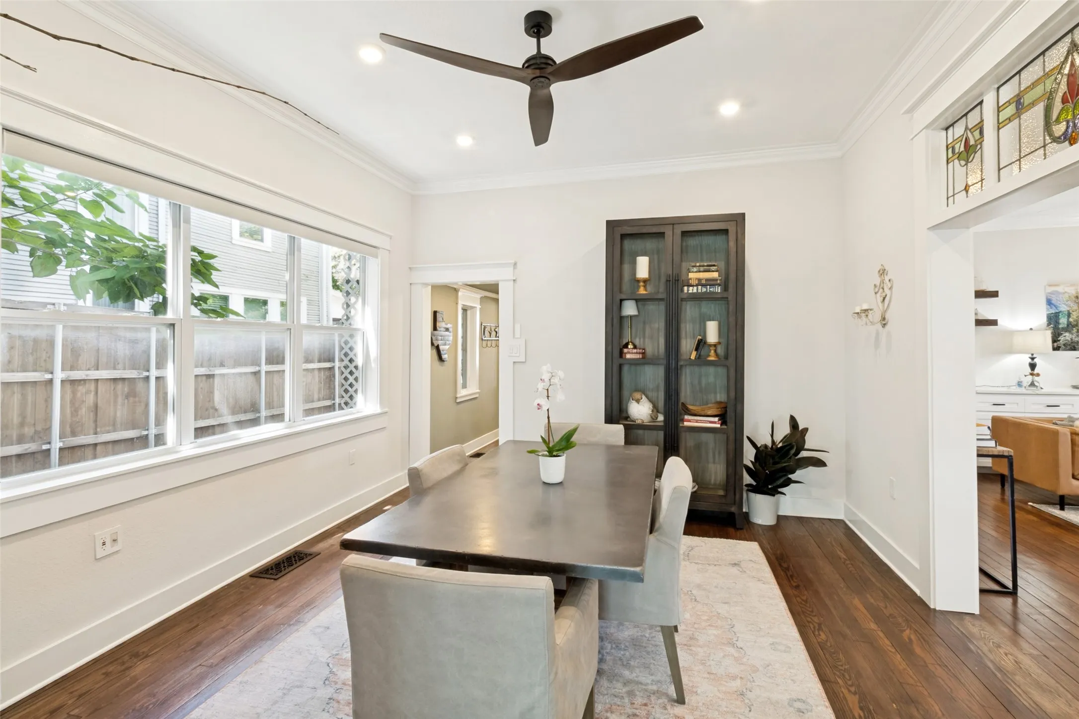 Single Family Residence For Sale in Dallas County , 909 Woodlawn Avenue, Dallas, Texas 75208, 4 Bedroom, 3 Bathroom, Garage spaces, 3,203 Sqft, built in 1925, mls#21336394, Real Estate Agent in Dallas, Homes For Sale in Dallas county, Homes For Sale in Dallas, Realtor in Dallas Texas, Real Estate Brokerage Independent Realty Texas, Luminita Cordes Realtor