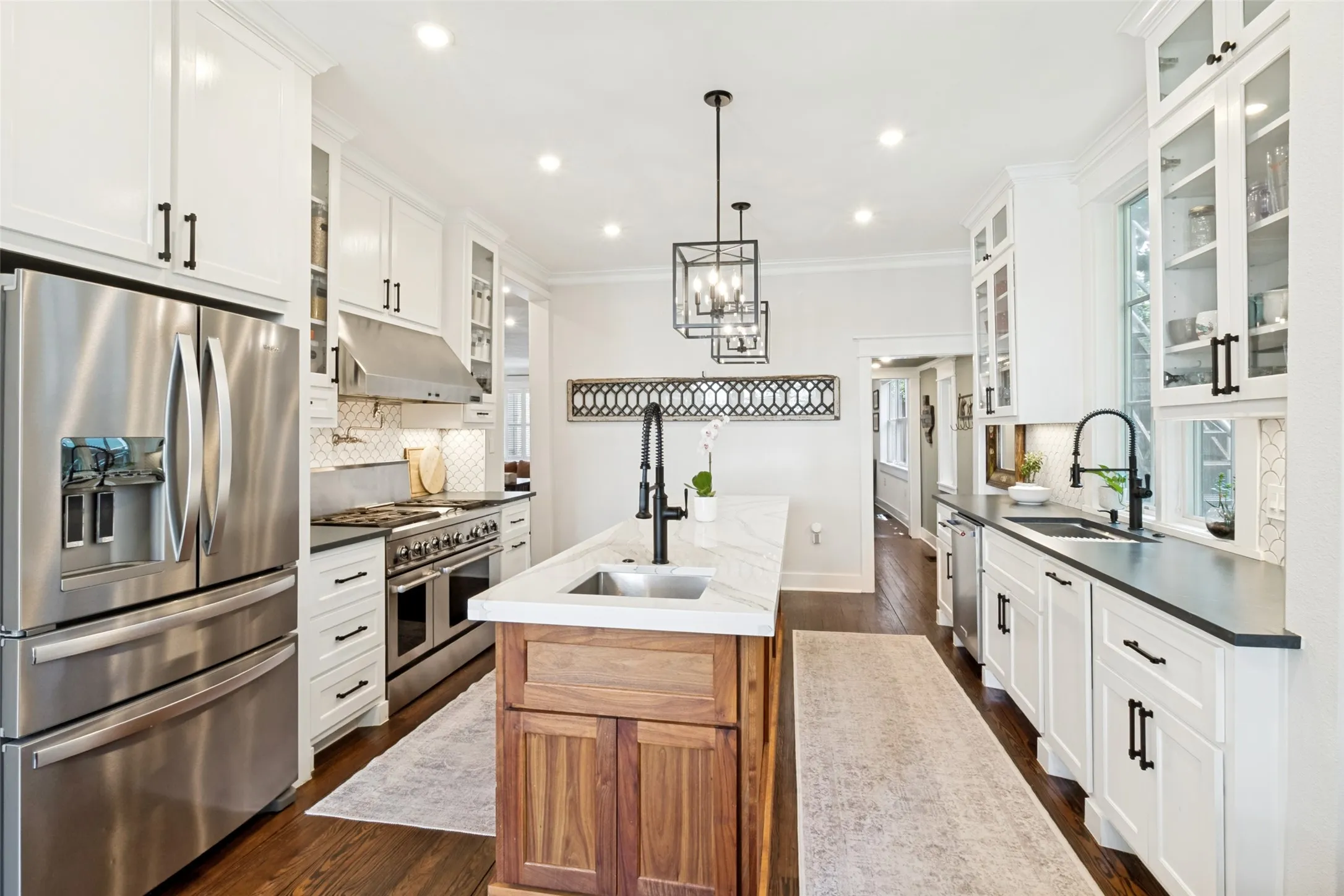 Single Family Residence For Sale in Dallas County , 909 Woodlawn Avenue, Dallas, Texas 75208, 4 Bedroom, 3 Bathroom, Garage spaces, 3,203 Sqft, built in 1925, mls#21336394, Real Estate Agent in Dallas, Homes For Sale in Dallas county, Homes For Sale in Dallas, Realtor in Dallas Texas, Real Estate Brokerage Independent Realty Texas, Luminita Cordes Realtor