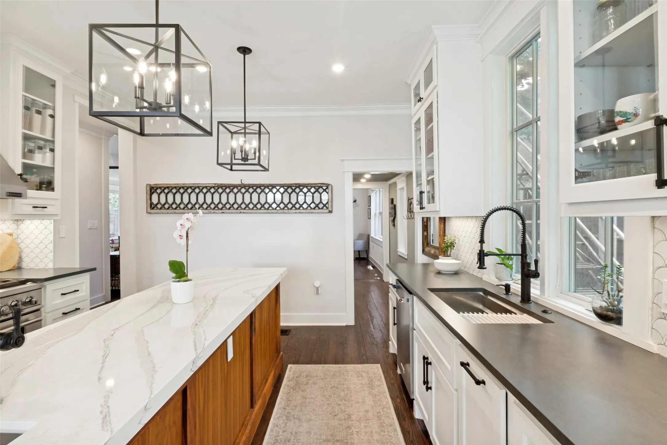 Single Family Residence For Sale in Dallas County , 909 Woodlawn Avenue, Dallas, Texas 75208, 4 Bedroom, 3 Bathroom, Garage spaces, 3,203 Sqft, built in 1925, mls#21336394, Real Estate Agent in Dallas, Homes For Sale in Dallas county, Homes For Sale in Dallas, Realtor in Dallas Texas, Real Estate Brokerage Independent Realty Texas, Luminita Cordes Realtor