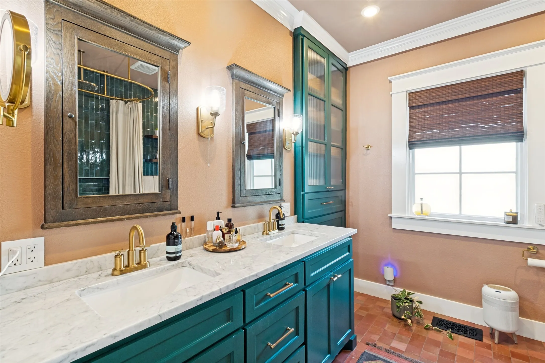 Single Family Residence For Sale in Dallas County , 909 Woodlawn Avenue, Dallas, Texas 75208, 4 Bedroom, 3 Bathroom, Garage spaces, 3,203 Sqft, built in 1925, mls#21336394, Real Estate Agent in Dallas, Homes For Sale in Dallas county, Homes For Sale in Dallas, Realtor in Dallas Texas, Real Estate Brokerage Independent Realty Texas, Luminita Cordes Realtor