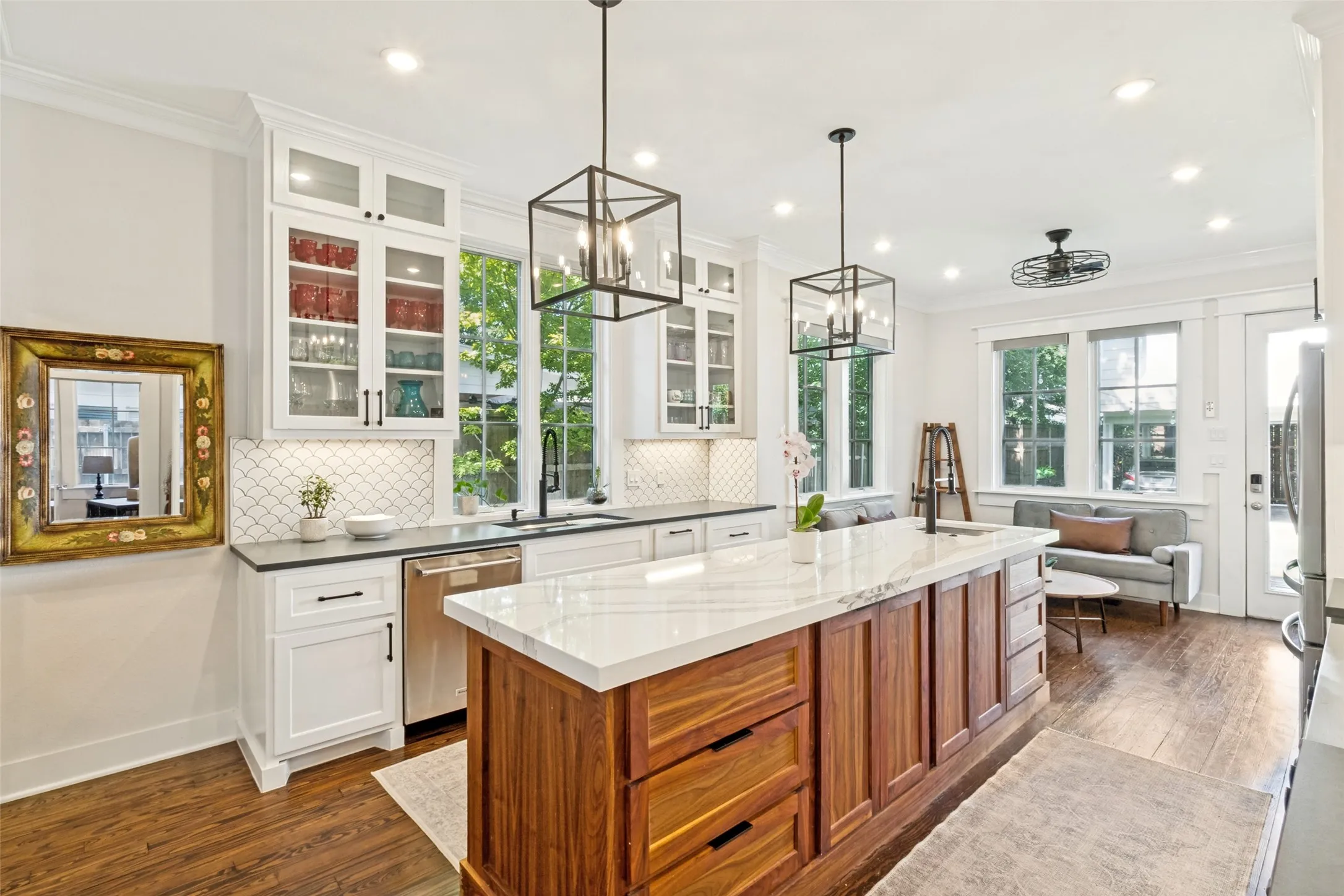 Single Family Residence For Sale in Dallas County , 909 Woodlawn Avenue, Dallas, Texas 75208, 4 Bedroom, 3 Bathroom, Garage spaces, 3,203 Sqft, built in 1925, mls#21336394, Real Estate Agent in Dallas, Homes For Sale in Dallas county, Homes For Sale in Dallas, Realtor in Dallas Texas, Real Estate Brokerage Independent Realty Texas, Luminita Cordes Realtor