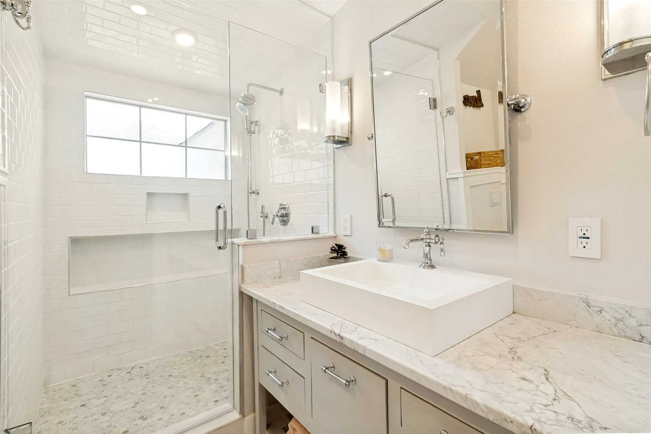 Single Family Residence For Sale in Dallas County , 909 Woodlawn Avenue, Dallas, Texas 75208, 4 Bedroom, 3 Bathroom, Garage spaces, 3,203 Sqft, built in 1925, mls#21336394, Real Estate Agent in Dallas, Homes For Sale in Dallas county, Homes For Sale in Dallas, Realtor in Dallas Texas, Real Estate Brokerage Independent Realty Texas, Luminita Cordes Realtor