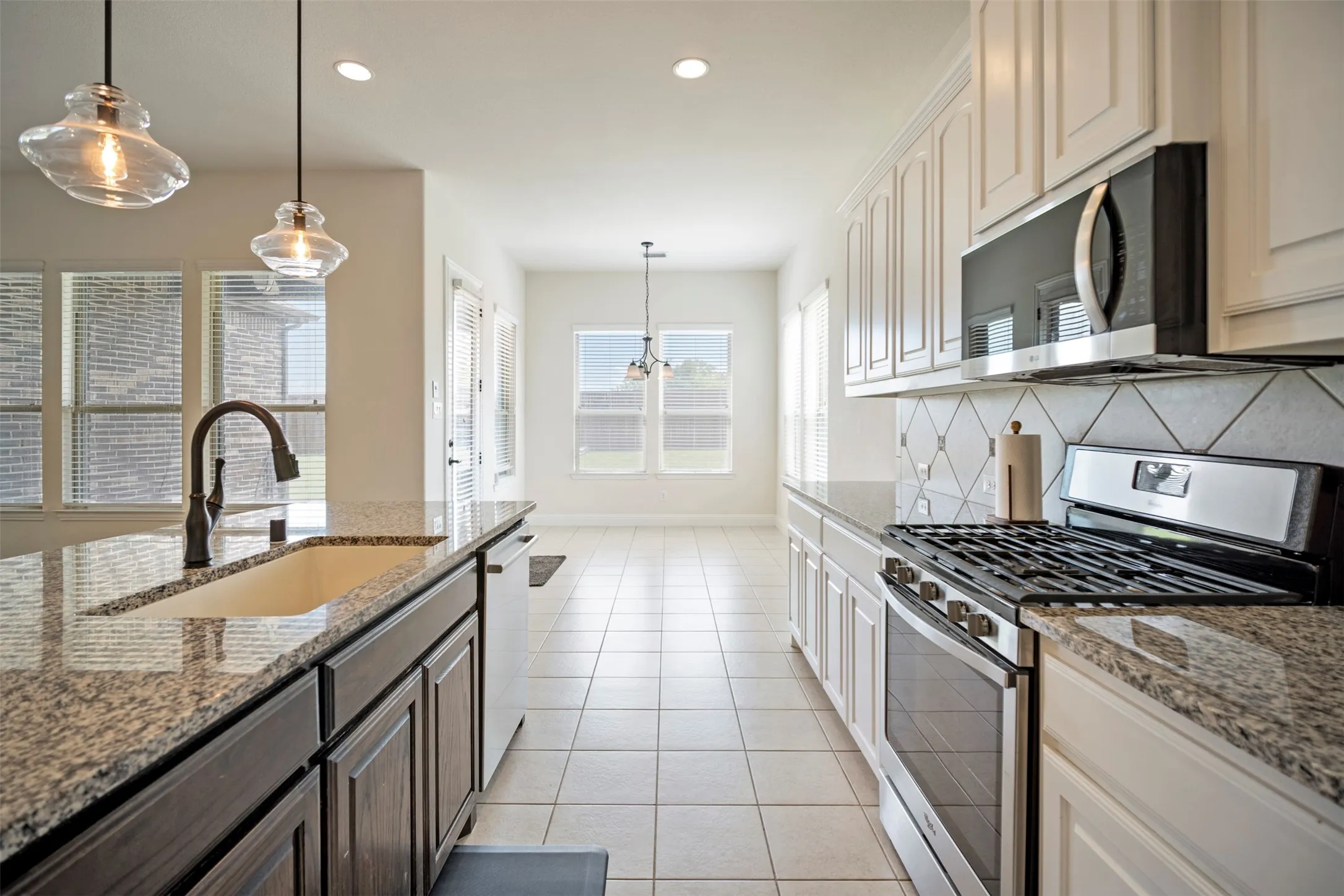Single Family Residence For Sale in Collin County , 2526 Thayne Drive, Anna, Texas 75409, 3 Bedroom, 2 Bathroom, 2 Garage spaces, 2,114 Sqft, built in 2017, mls#21337952, Real Estate Agent in Anna, Homes For Sale in Collin county, Homes For Sale in Anna, Realtor in Anna Texas, Real Estate Brokerage Independent Realty Texas, Luminita Cordes Realtor