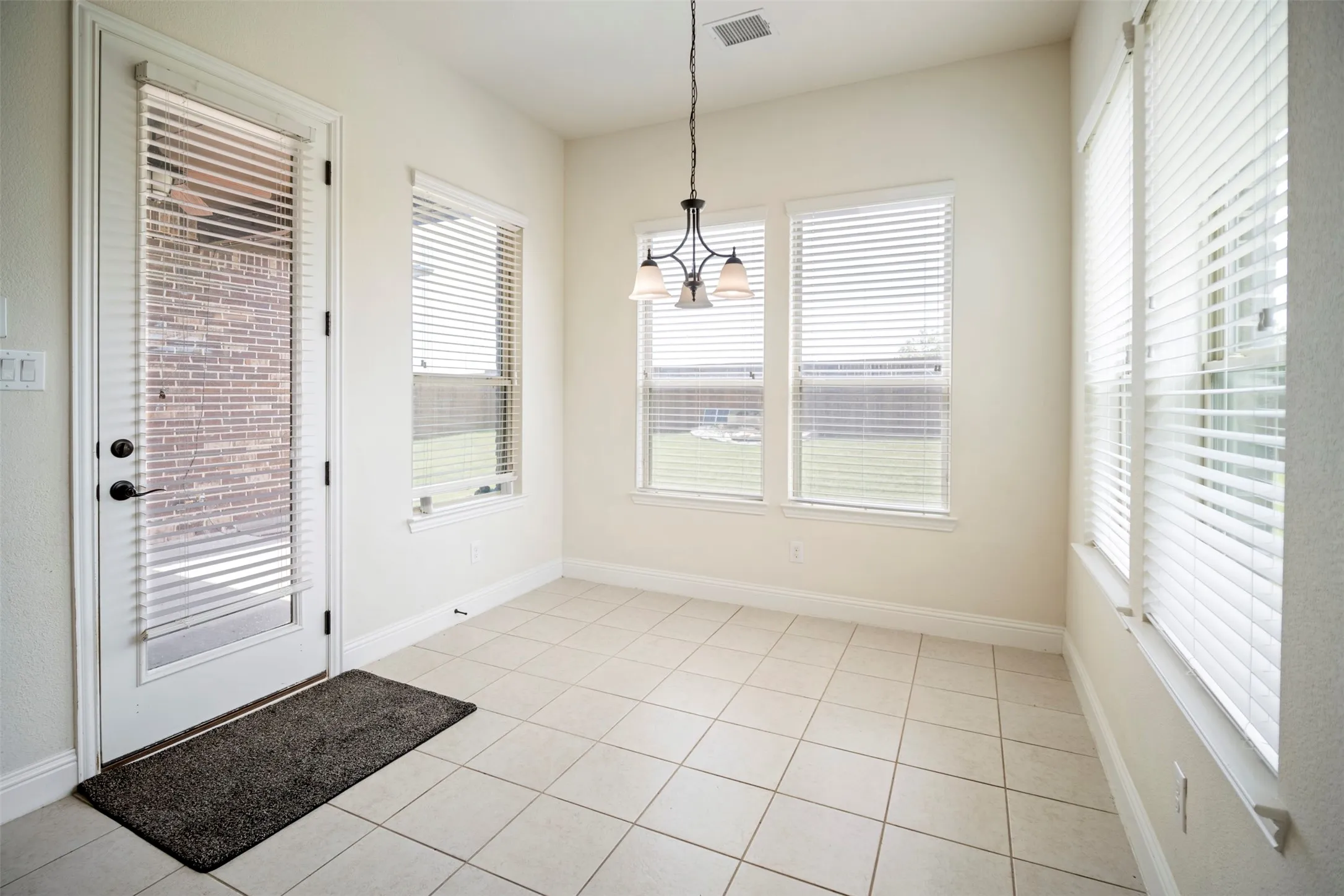 Single Family Residence For Sale in Collin County , 2526 Thayne Drive, Anna, Texas 75409, 3 Bedroom, 2 Bathroom, 2 Garage spaces, 2,114 Sqft, built in 2017, mls#21337952, Real Estate Agent in Anna, Homes For Sale in Collin county, Homes For Sale in Anna, Realtor in Anna Texas, Real Estate Brokerage Independent Realty Texas, Luminita Cordes Realtor