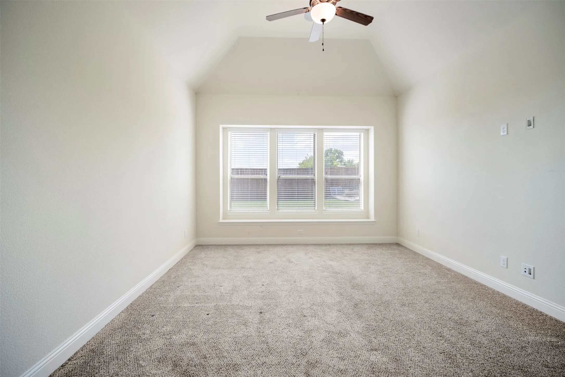 Single Family Residence For Sale in Collin County , 2526 Thayne Drive, Anna, Texas 75409, 3 Bedroom, 2 Bathroom, 2 Garage spaces, 2,114 Sqft, built in 2017, mls#21337952, Real Estate Agent in Anna, Homes For Sale in Collin county, Homes For Sale in Anna, Realtor in Anna Texas, Real Estate Brokerage Independent Realty Texas, Luminita Cordes Realtor